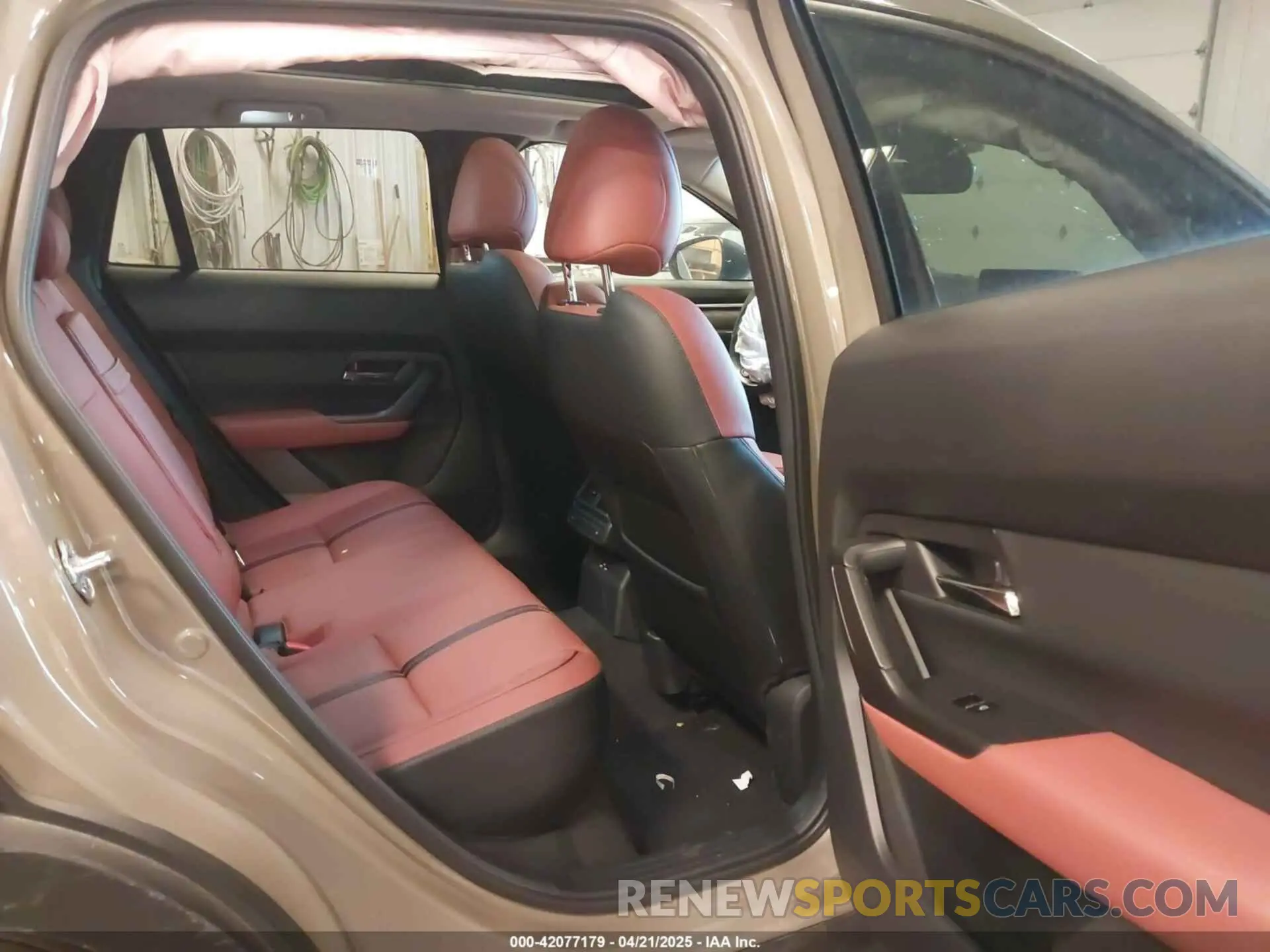8 Photograph of a damaged car 7MMVABEYXPN109852 MAZDA CX-50 2023