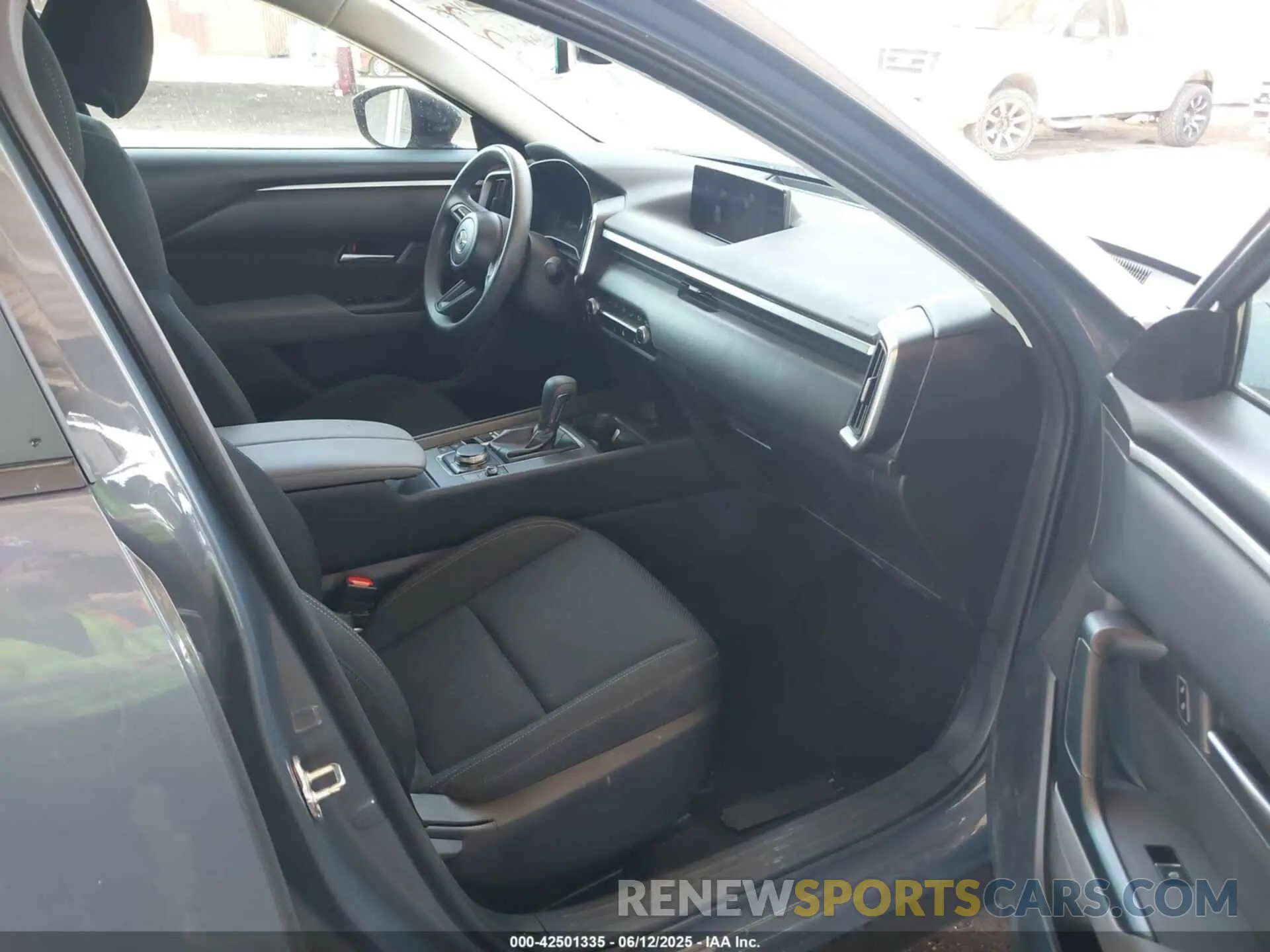 5 Photograph of a damaged car 7MMVABXM4PN104222 MAZDA CX-50 2023