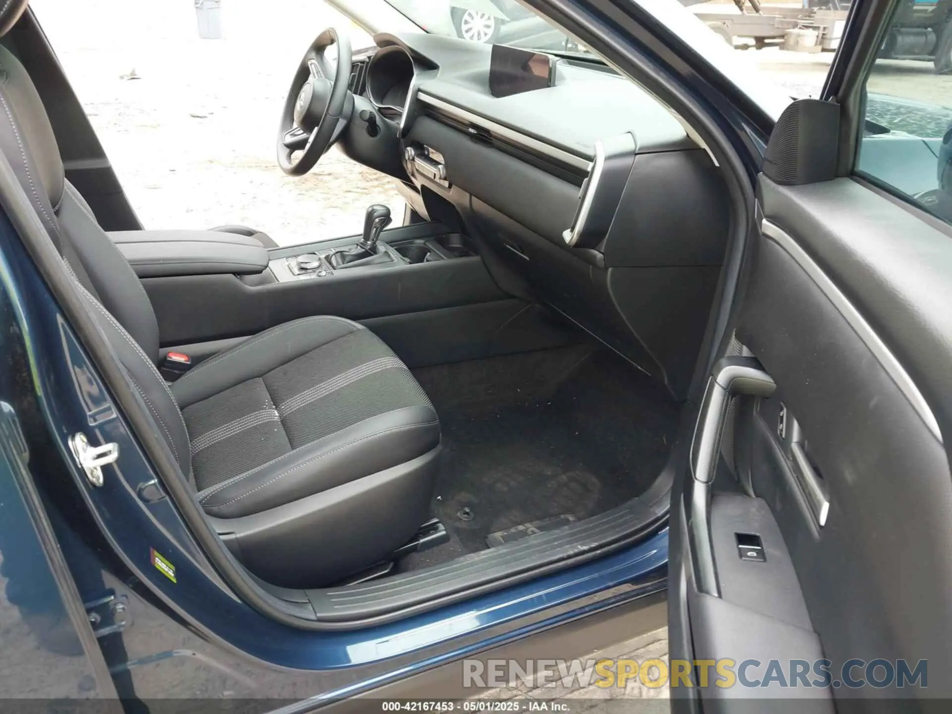 5 Photograph of a damaged car 7MMVABAM1RN199589 MAZDA CX-50 2024