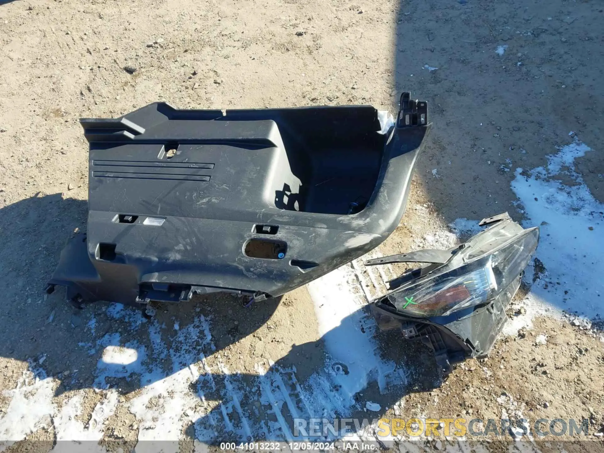 12 Photograph of a damaged car 7MMVABAM2RN173079 MAZDA CX-50 2024