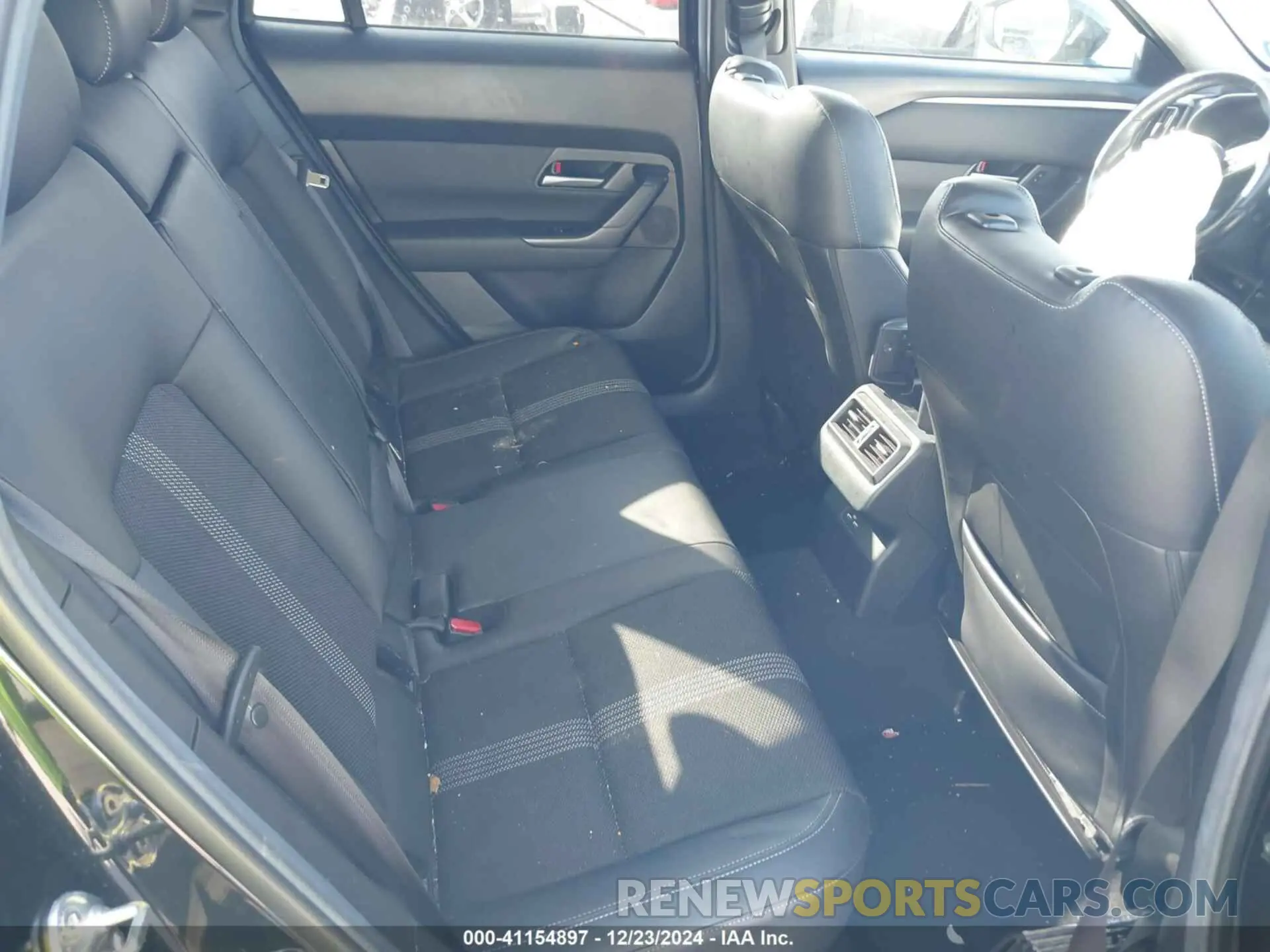 8 Photograph of a damaged car 7MMVABAM3RN166402 MAZDA CX-50 2024