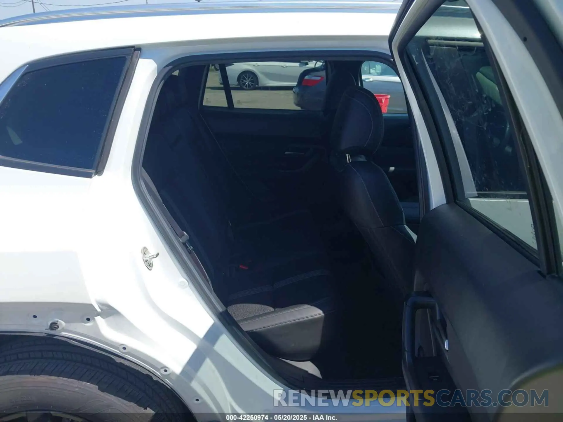 8 Photograph of a damaged car 7MMVABAM6RN215530 MAZDA CX-50 2024