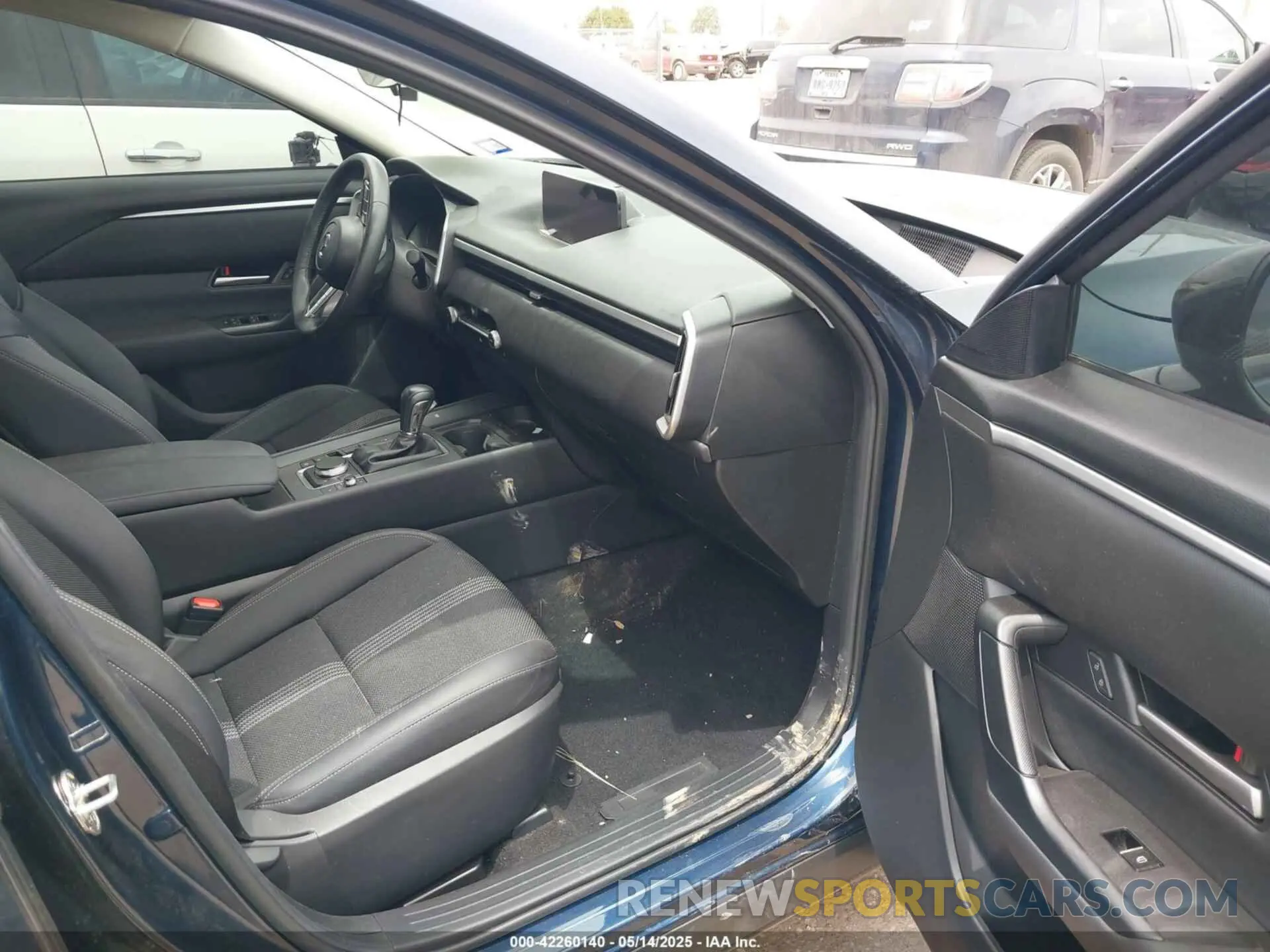 5 Photograph of a damaged car 7MMVABAM6RN239990 MAZDA CX-50 2024