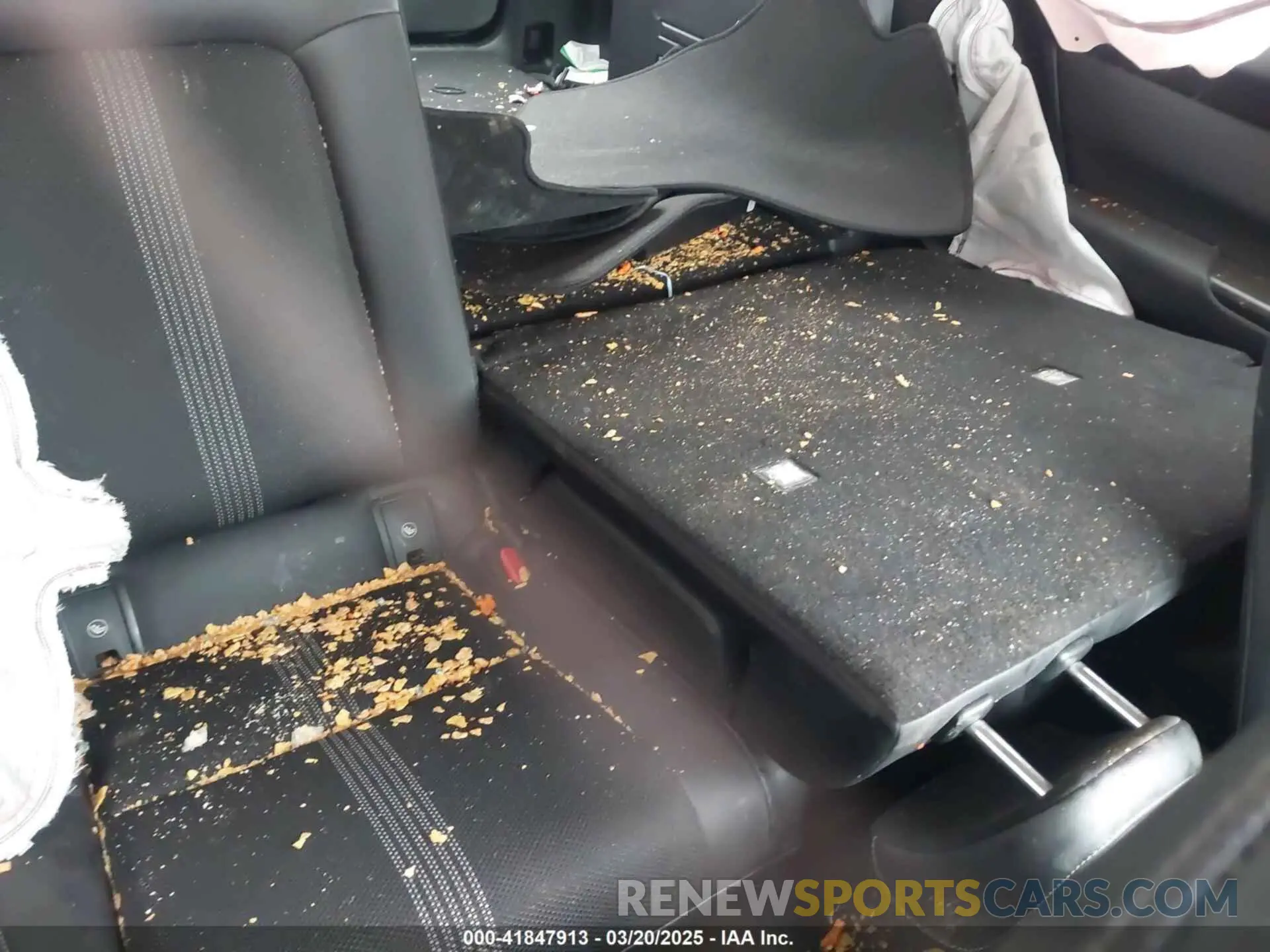 8 Photograph of a damaged car 7MMVABAM9RN165867 MAZDA CX-50 2024
