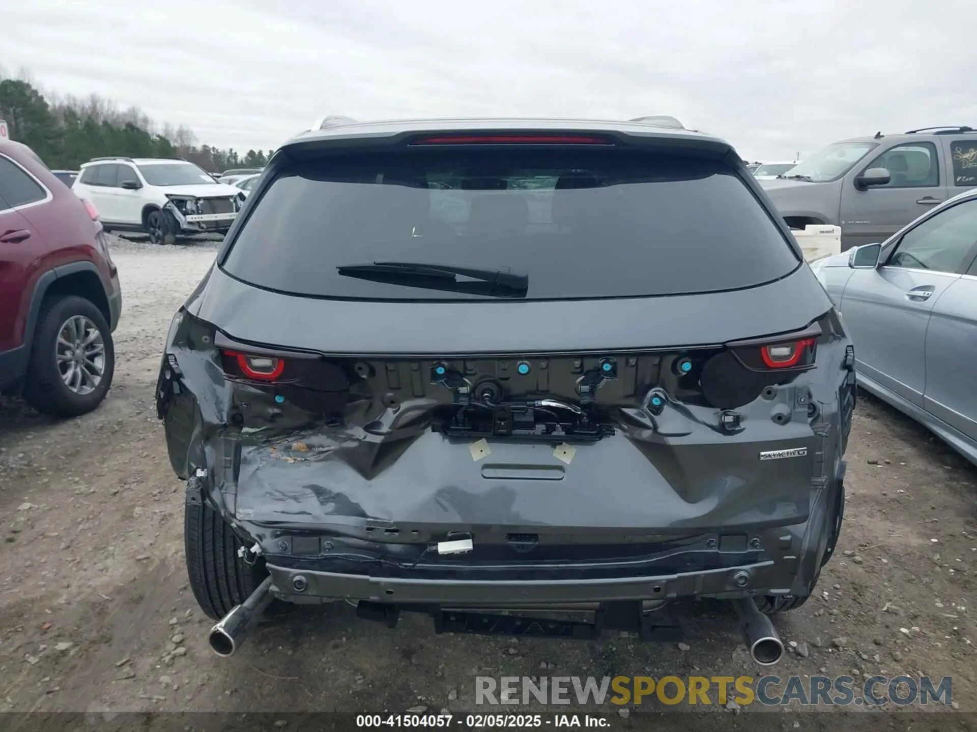 16 Photograph of a damaged car 7MMVABBM1RN187800 MAZDA CX-50 2024
