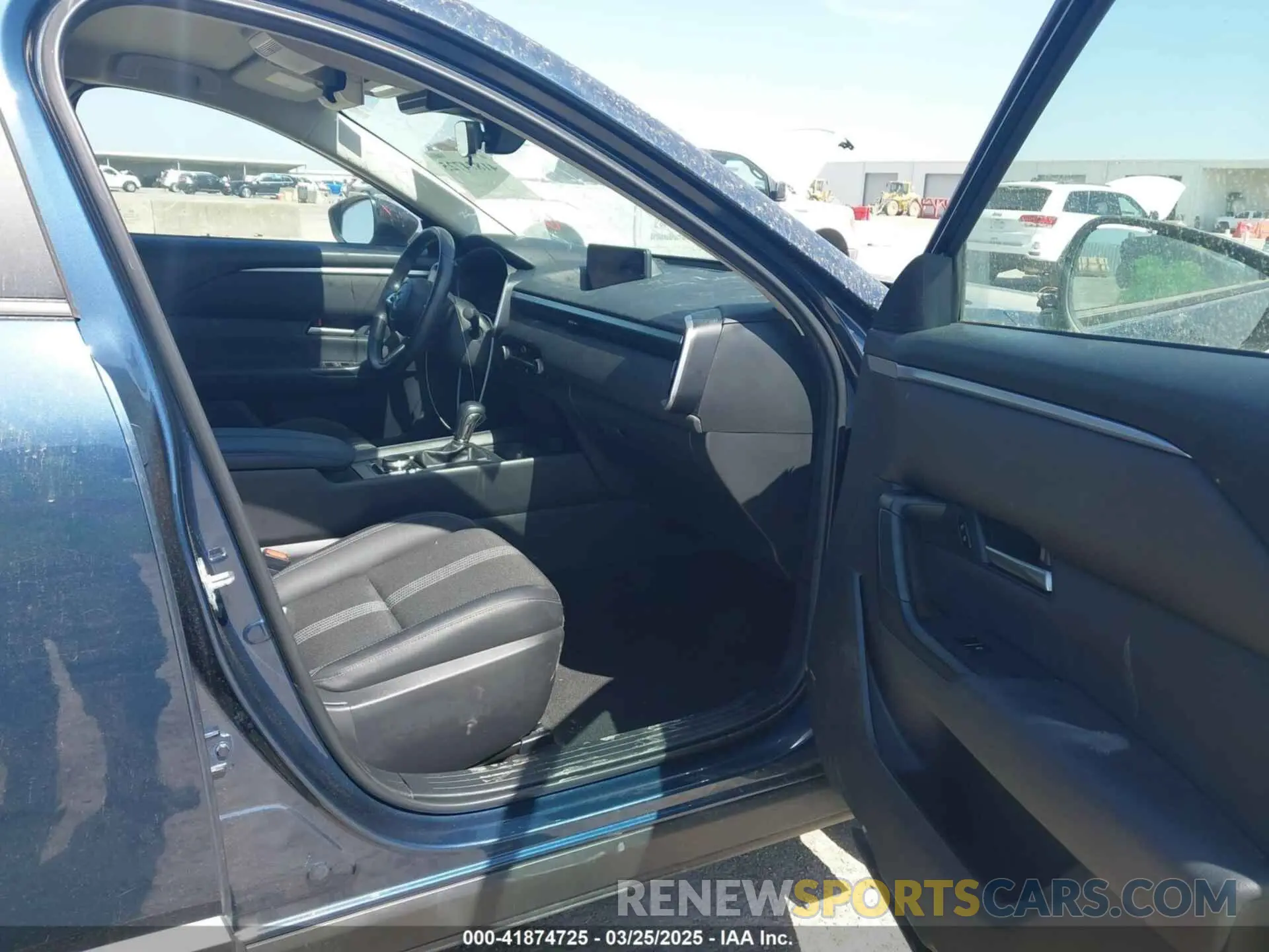 5 Photograph of a damaged car 7MMVABBM6RN181104 MAZDA CX-50 2024