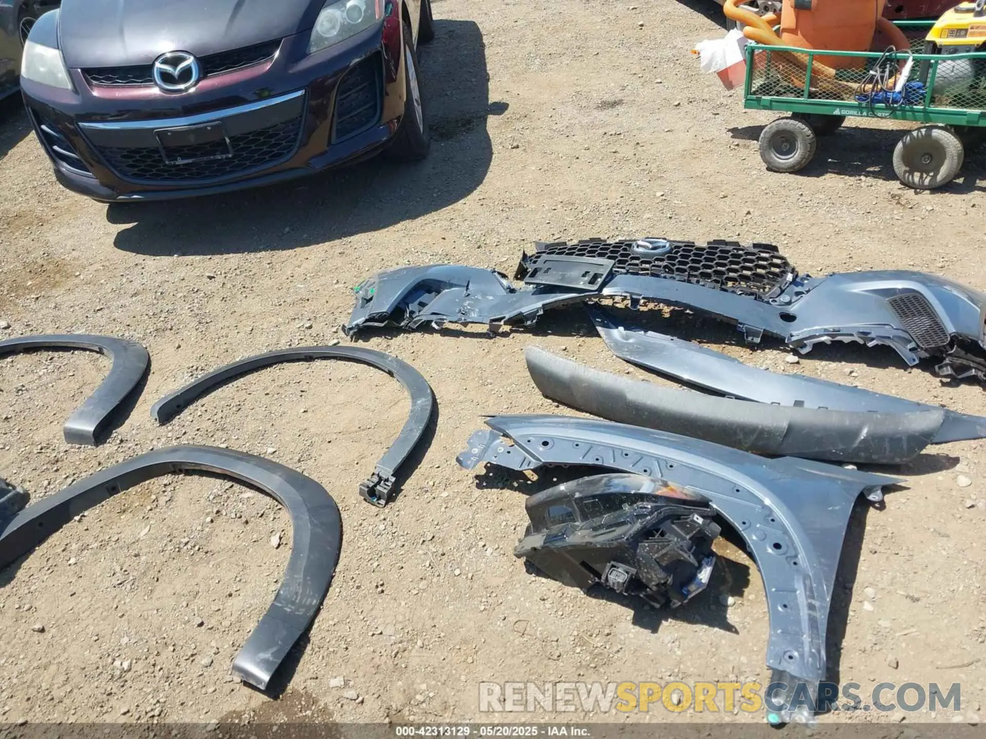 11 Photograph of a damaged car 7MMVABBM7RN165817 MAZDA CX-50 2024