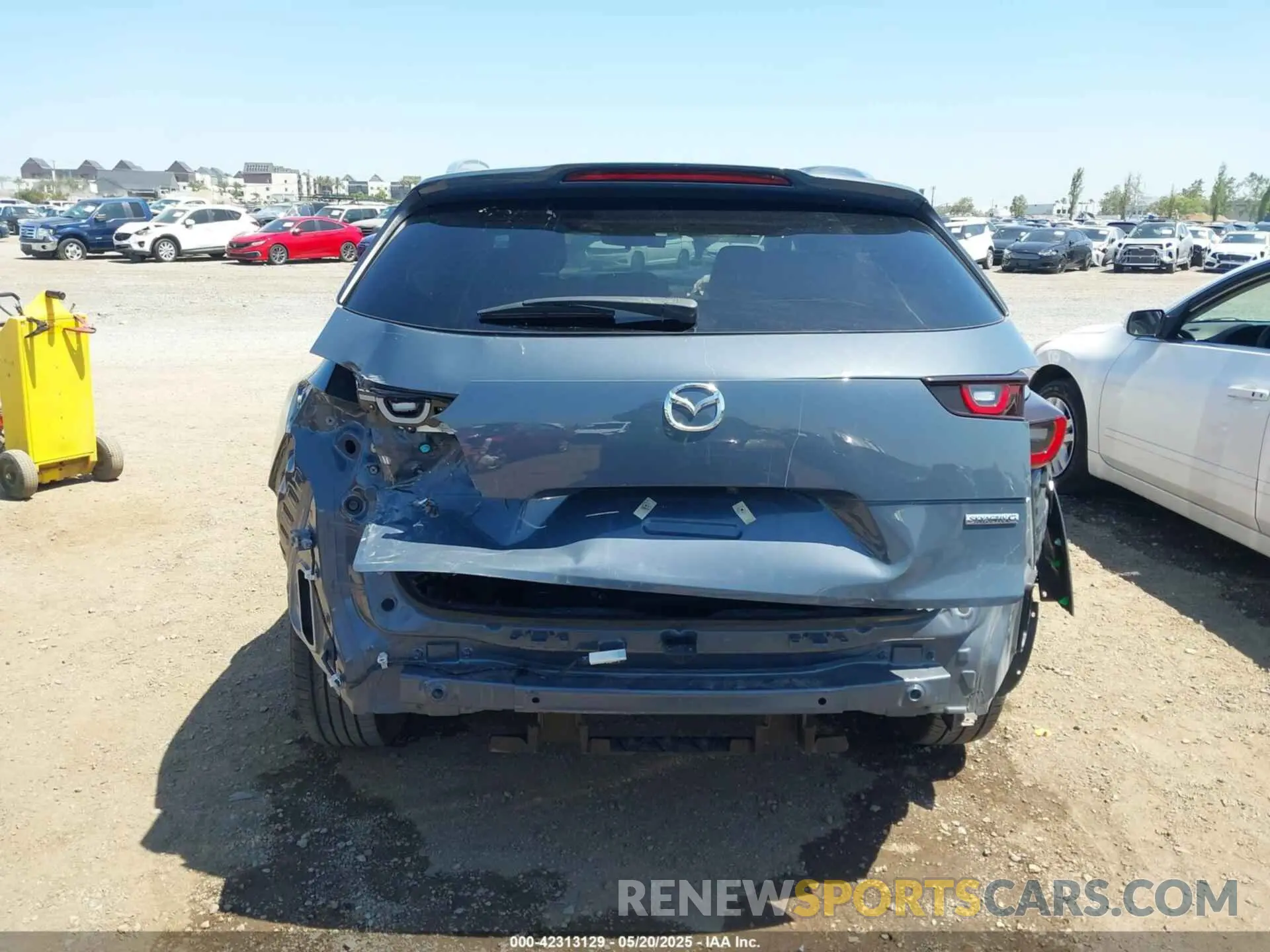 16 Photograph of a damaged car 7MMVABBM7RN165817 MAZDA CX-50 2024