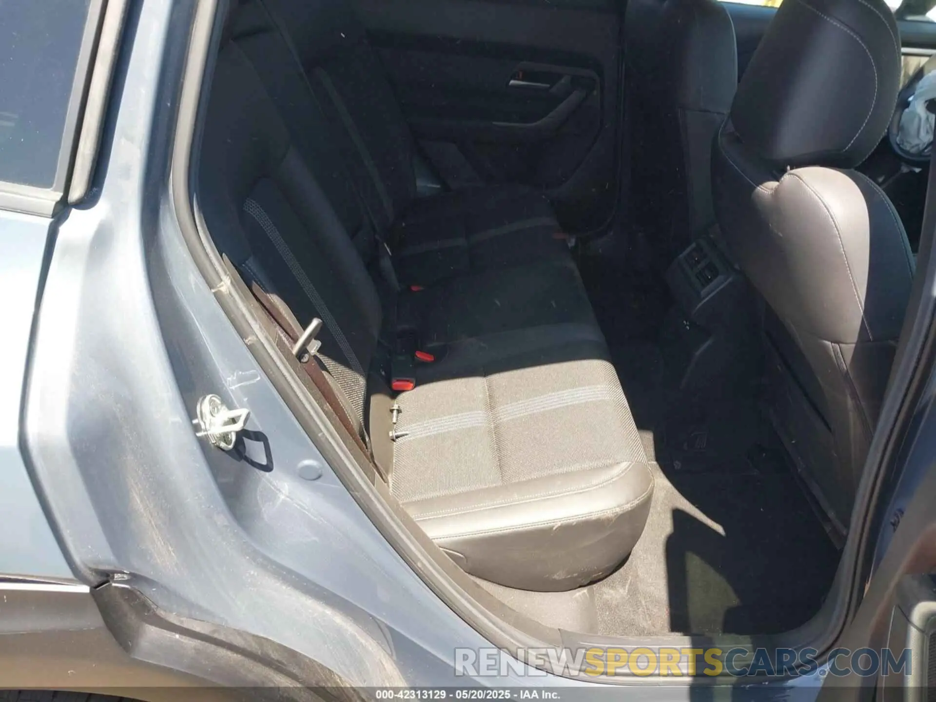 8 Photograph of a damaged car 7MMVABBM7RN165817 MAZDA CX-50 2024