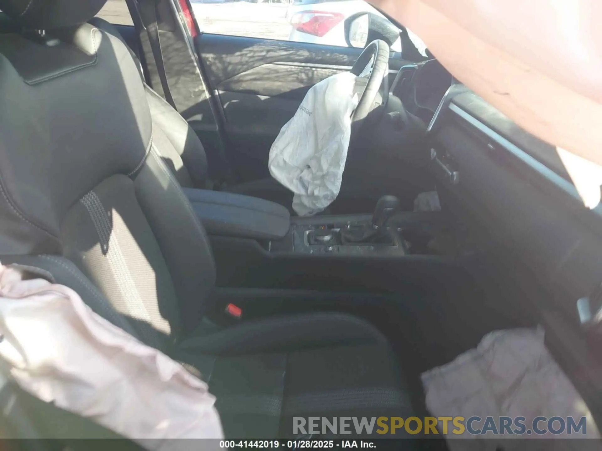 5 Photograph of a damaged car 7MMVABBM7RN169043 MAZDA CX-50 2024