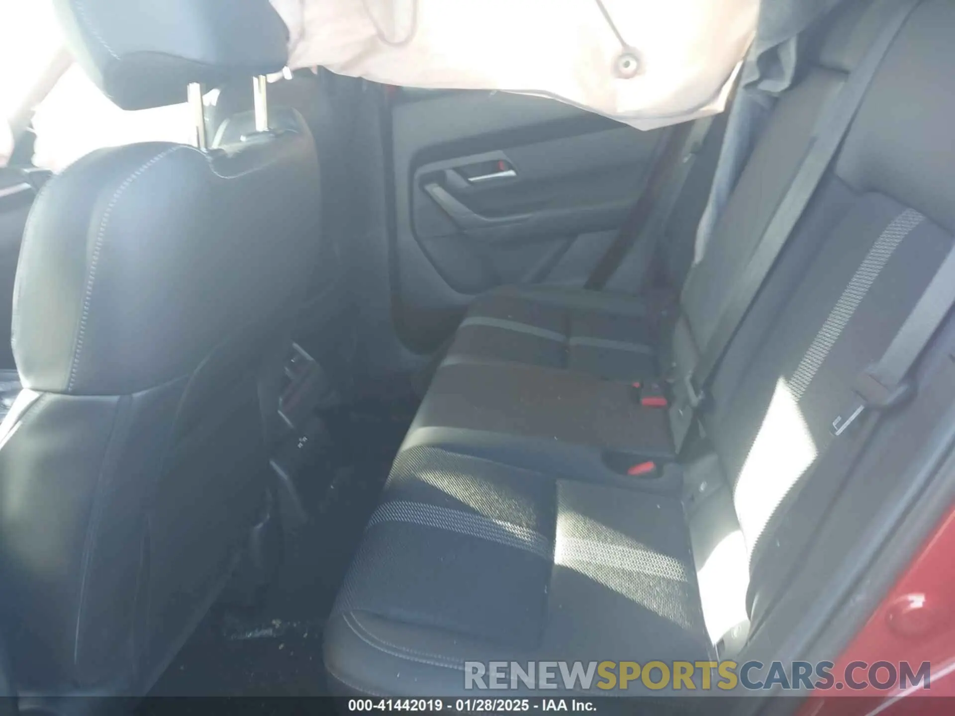 8 Photograph of a damaged car 7MMVABBM7RN169043 MAZDA CX-50 2024