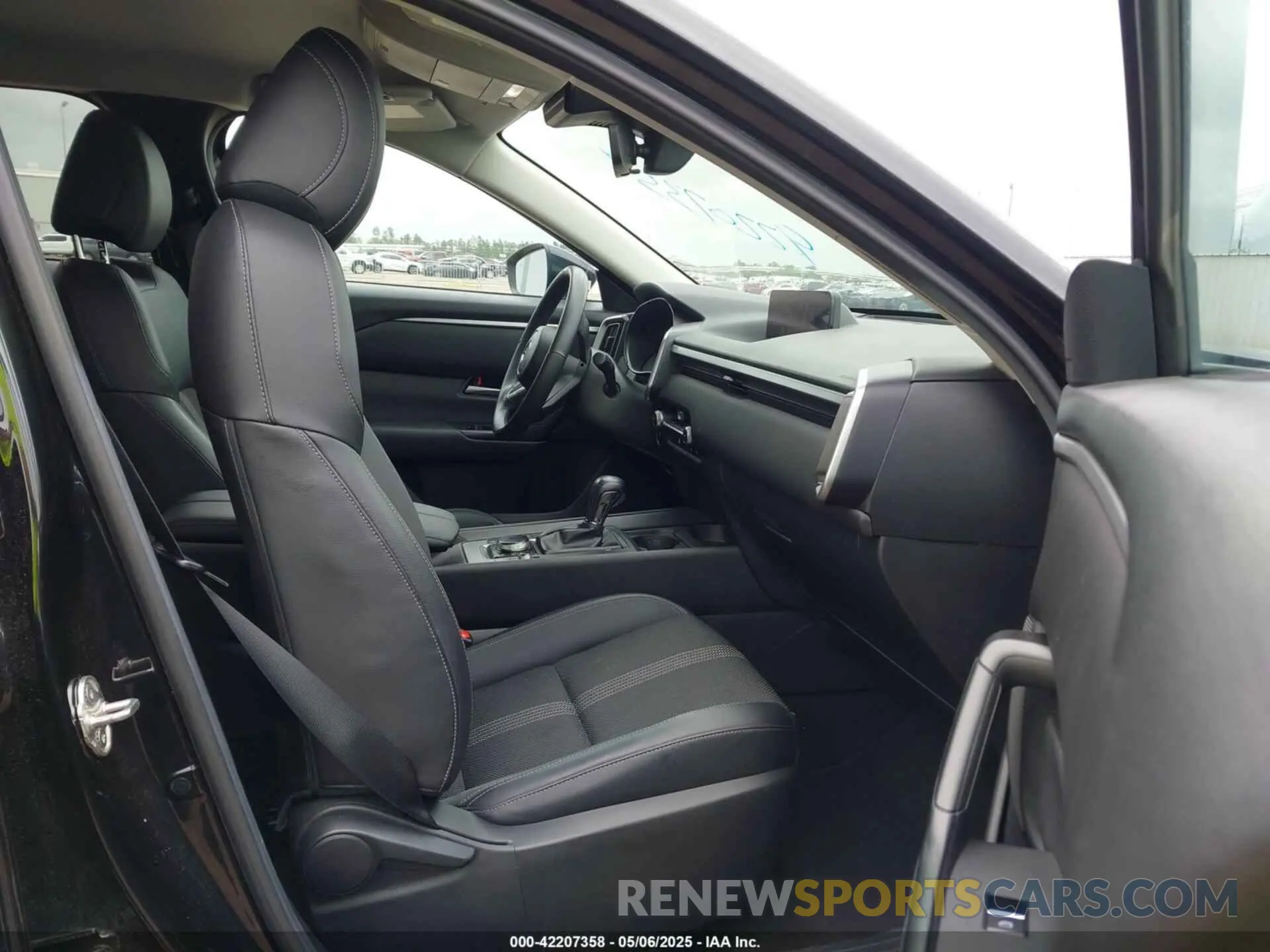 5 Photograph of a damaged car 7MMVABBM8RN175773 MAZDA CX-50 2024
