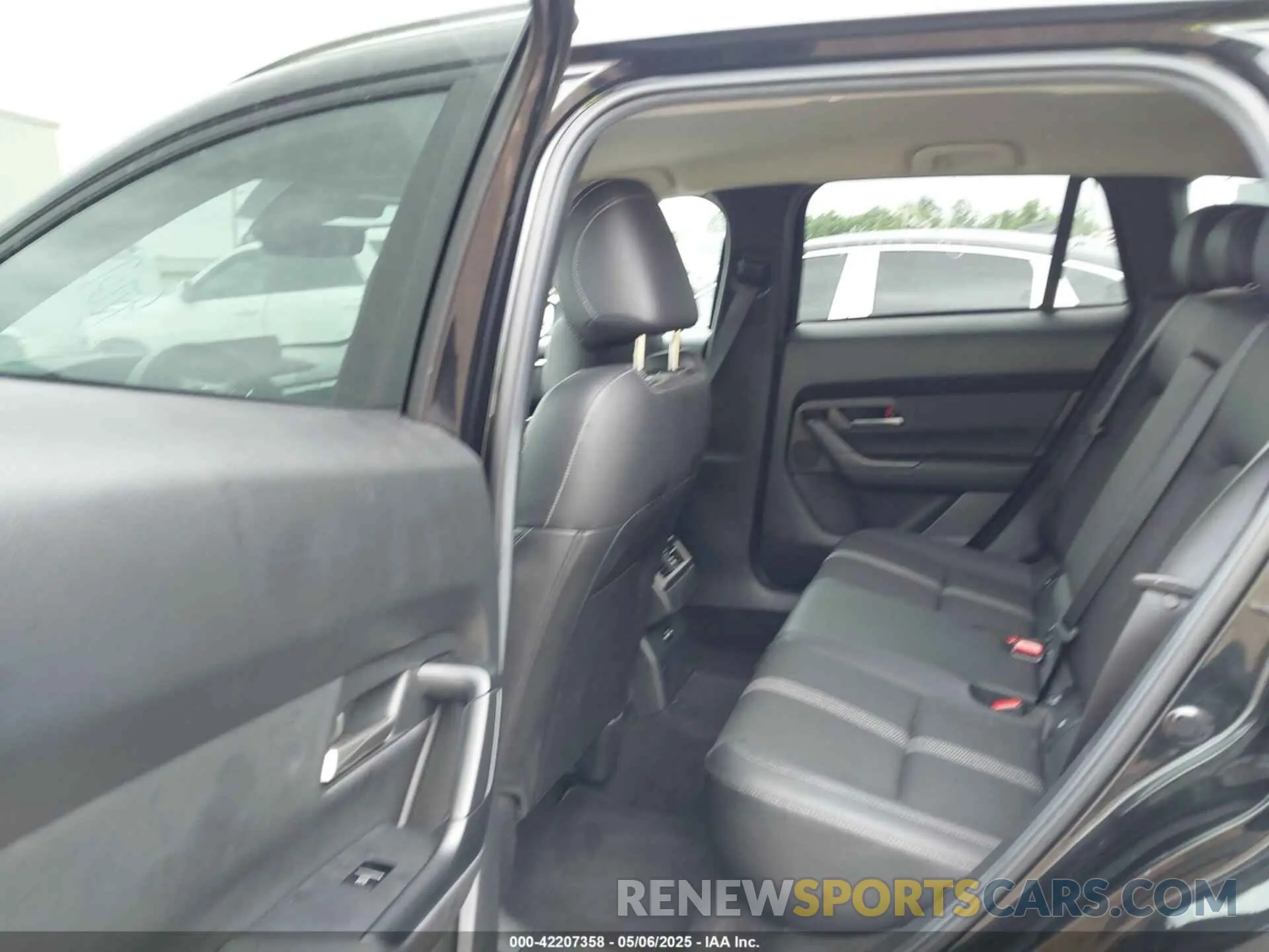 8 Photograph of a damaged car 7MMVABBM8RN175773 MAZDA CX-50 2024