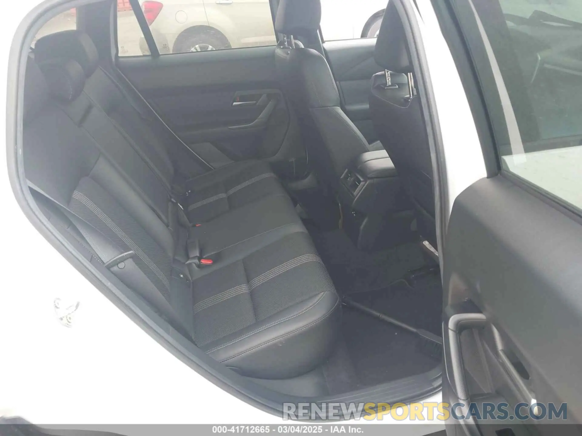 8 Photograph of a damaged car 7MMVABBM9RN183235 MAZDA CX-50 2024