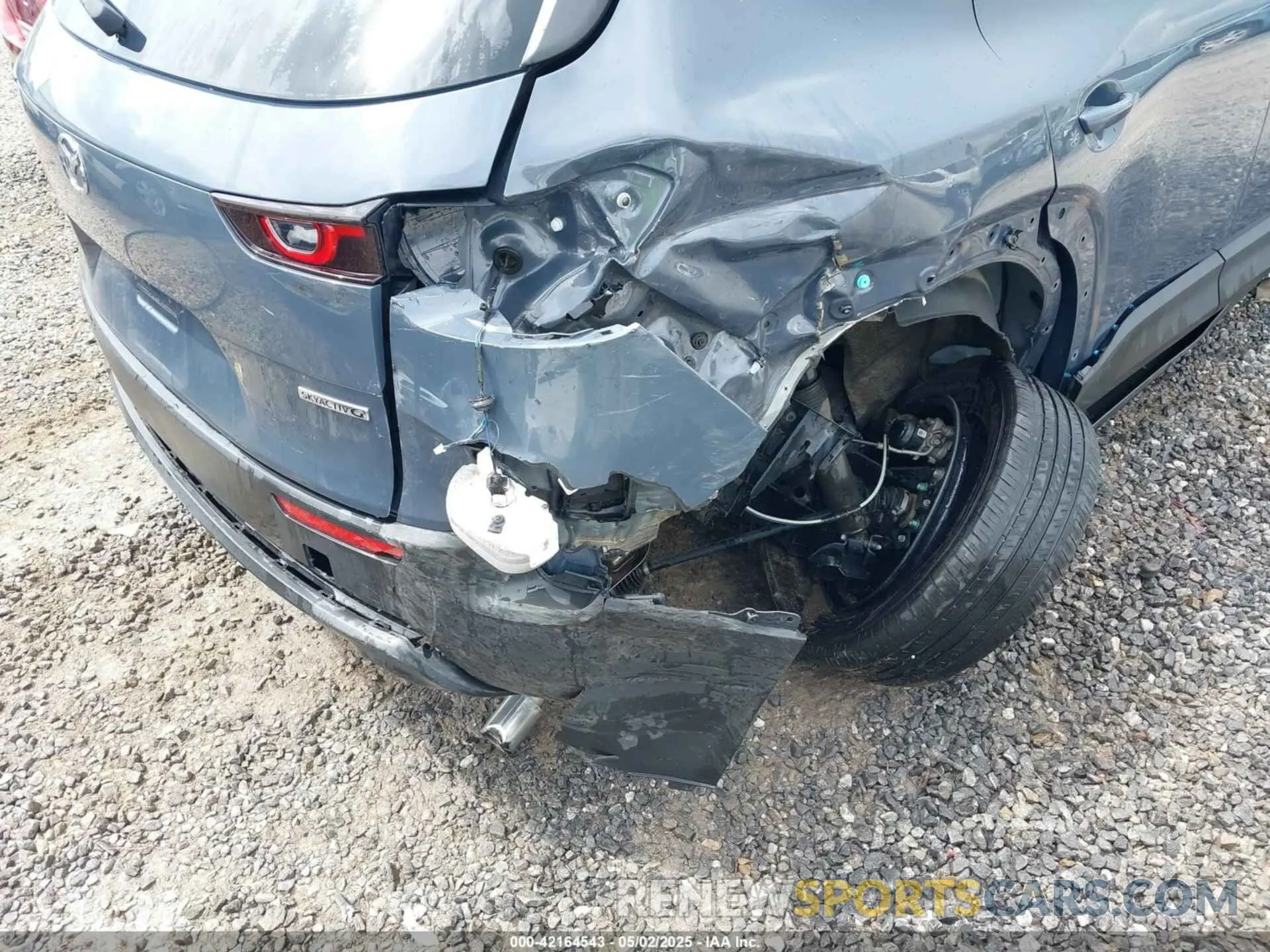 6 Photograph of a damaged car 7MMVABDM1RN187387 MAZDA CX-50 2024