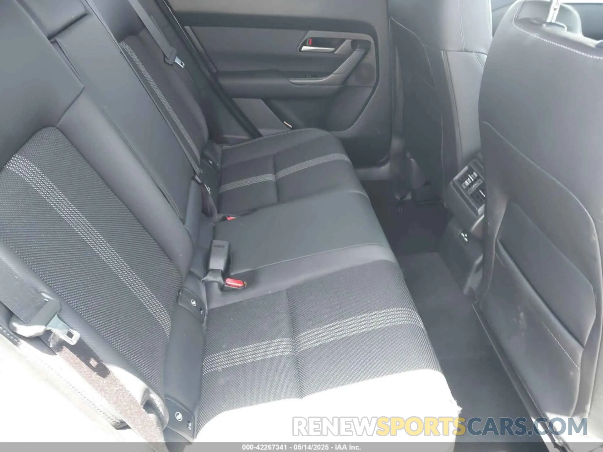8 Photograph of a damaged car 7MMVABDM3RN196530 MAZDA CX-50 2024