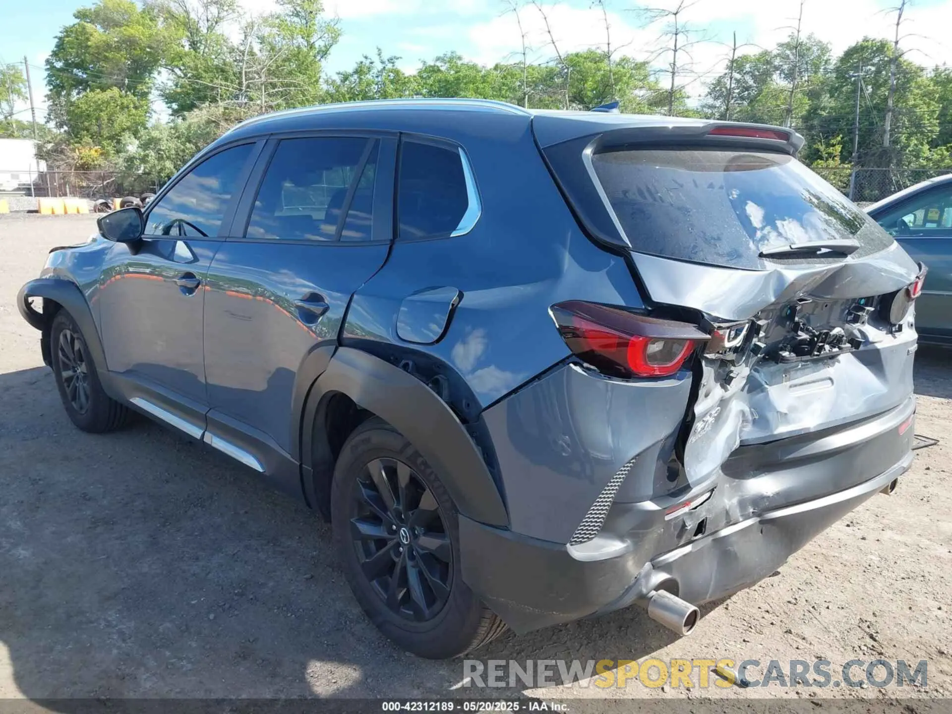 3 Photograph of a damaged car 7MMVABDM7RN160582 MAZDA CX-50 2024