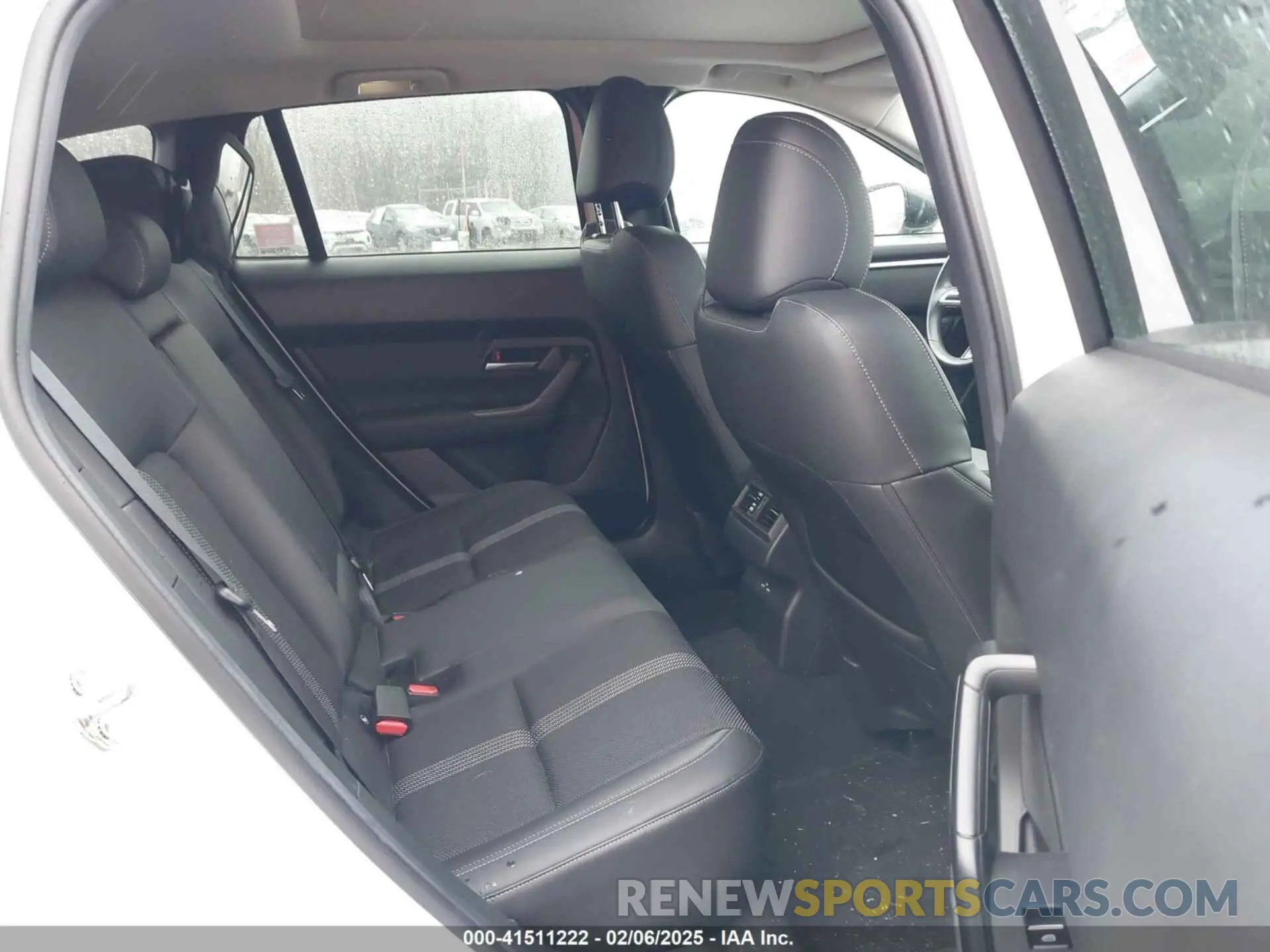 8 Photograph of a damaged car 7MMVABDM8RN162809 MAZDA CX-50 2024