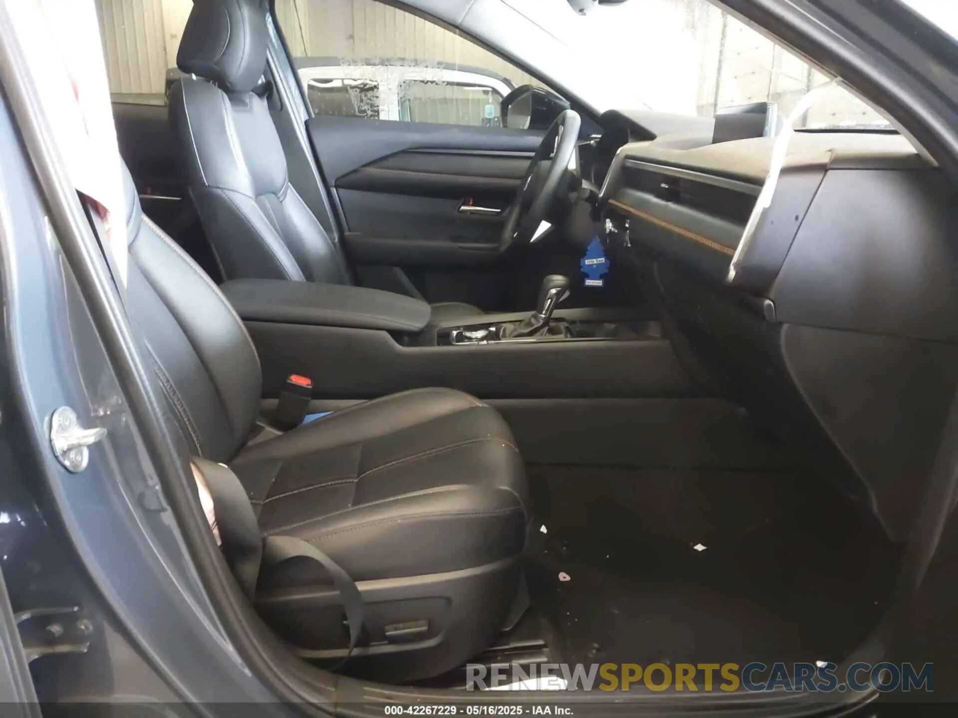 5 Photograph of a damaged car 7MMVABEM7RN194987 MAZDA CX-50 2024