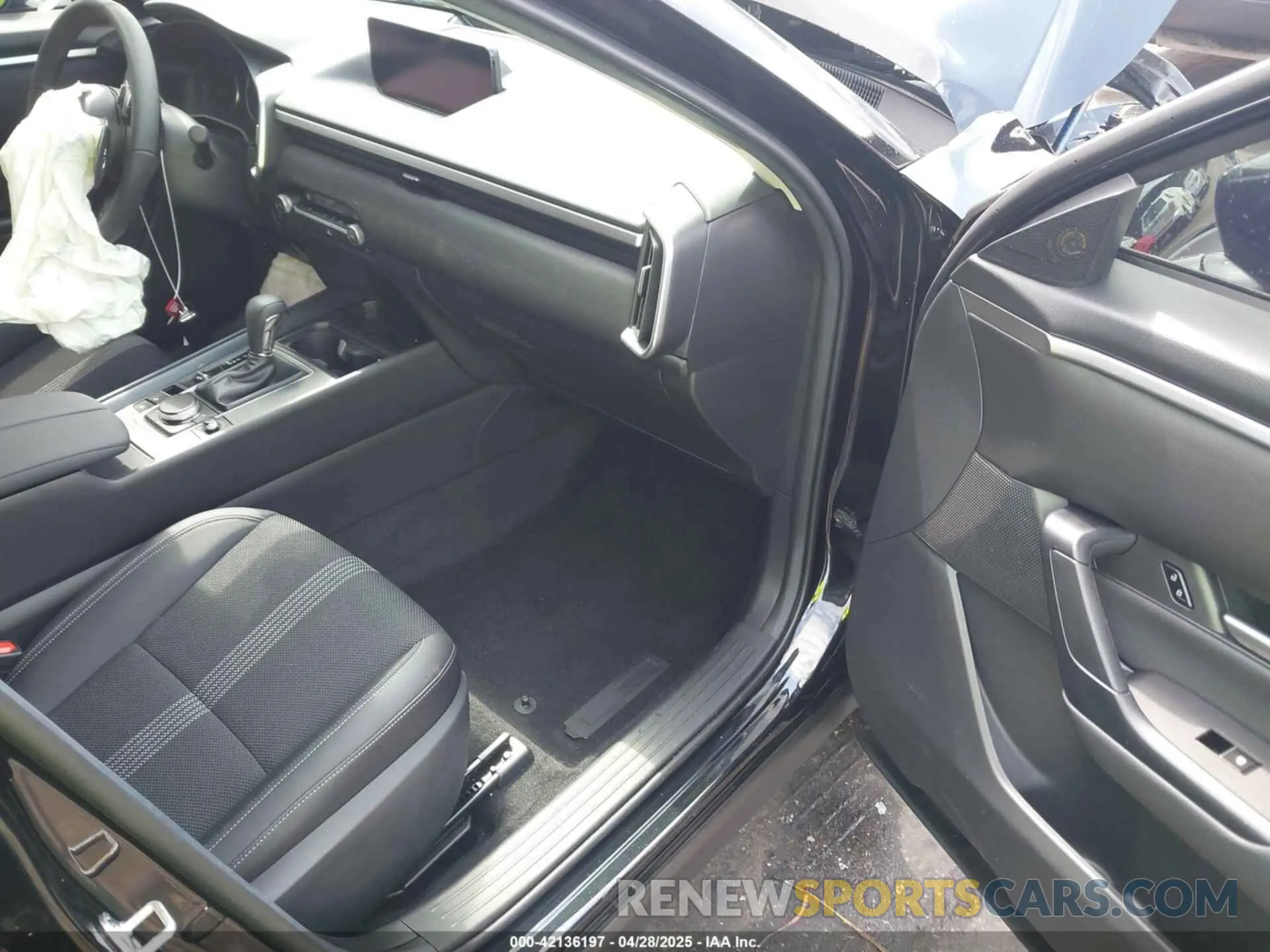 5 Photograph of a damaged car 7MMVABAMXSN326118 MAZDA CX-50 2025