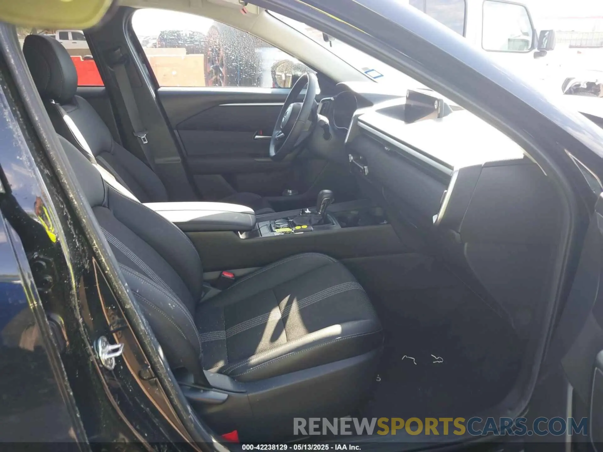 5 Photograph of a damaged car 7MMVABBMXSN337974 MAZDA CX-50 2025