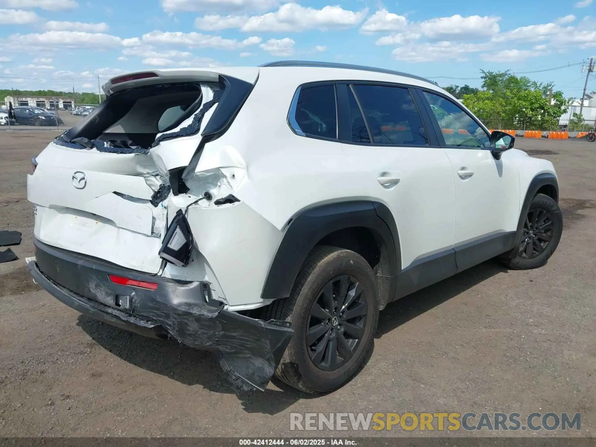 4 Photograph of a damaged car 7MMVABDM1SN331834 MAZDA CX-50 2025