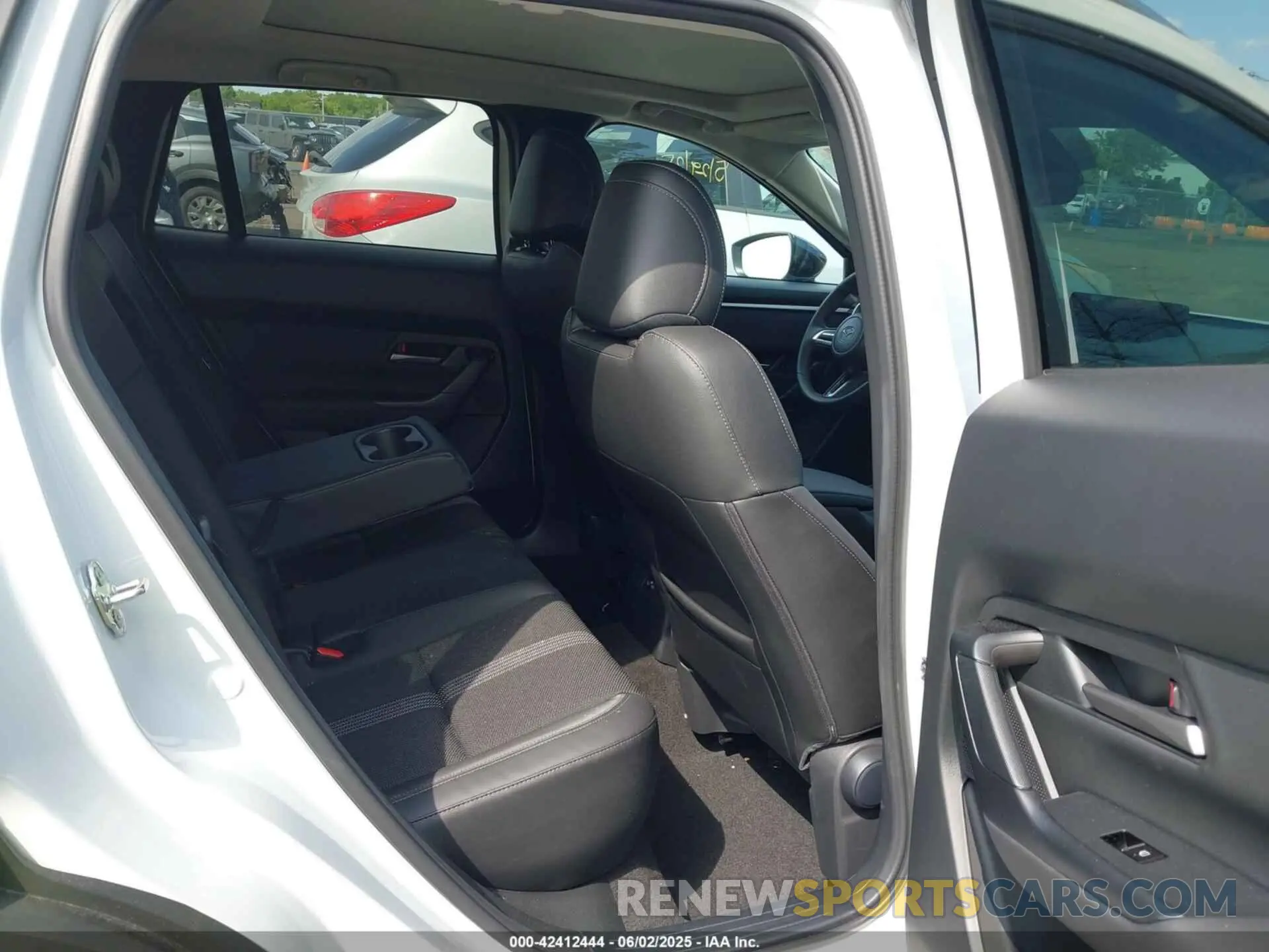 8 Photograph of a damaged car 7MMVABDM1SN331834 MAZDA CX-50 2025