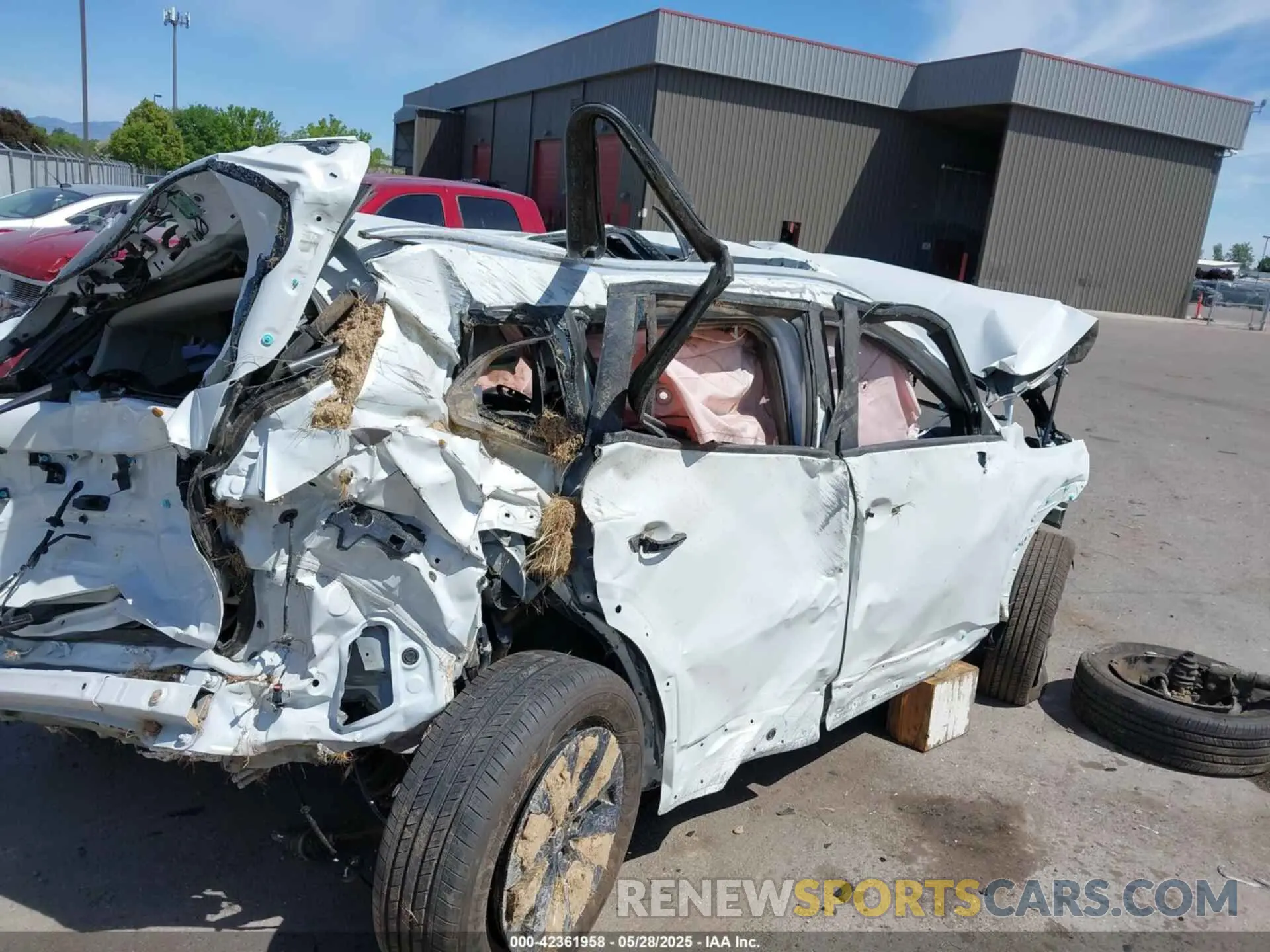 4 Photograph of a damaged car 7MMVABDM3SN310547 MAZDA CX-50 2025
