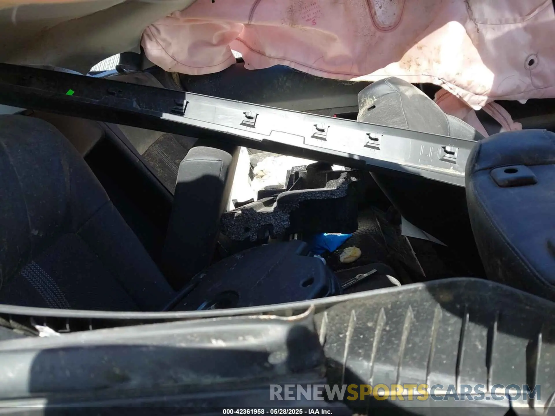 8 Photograph of a damaged car 7MMVABDM3SN310547 MAZDA CX-50 2025