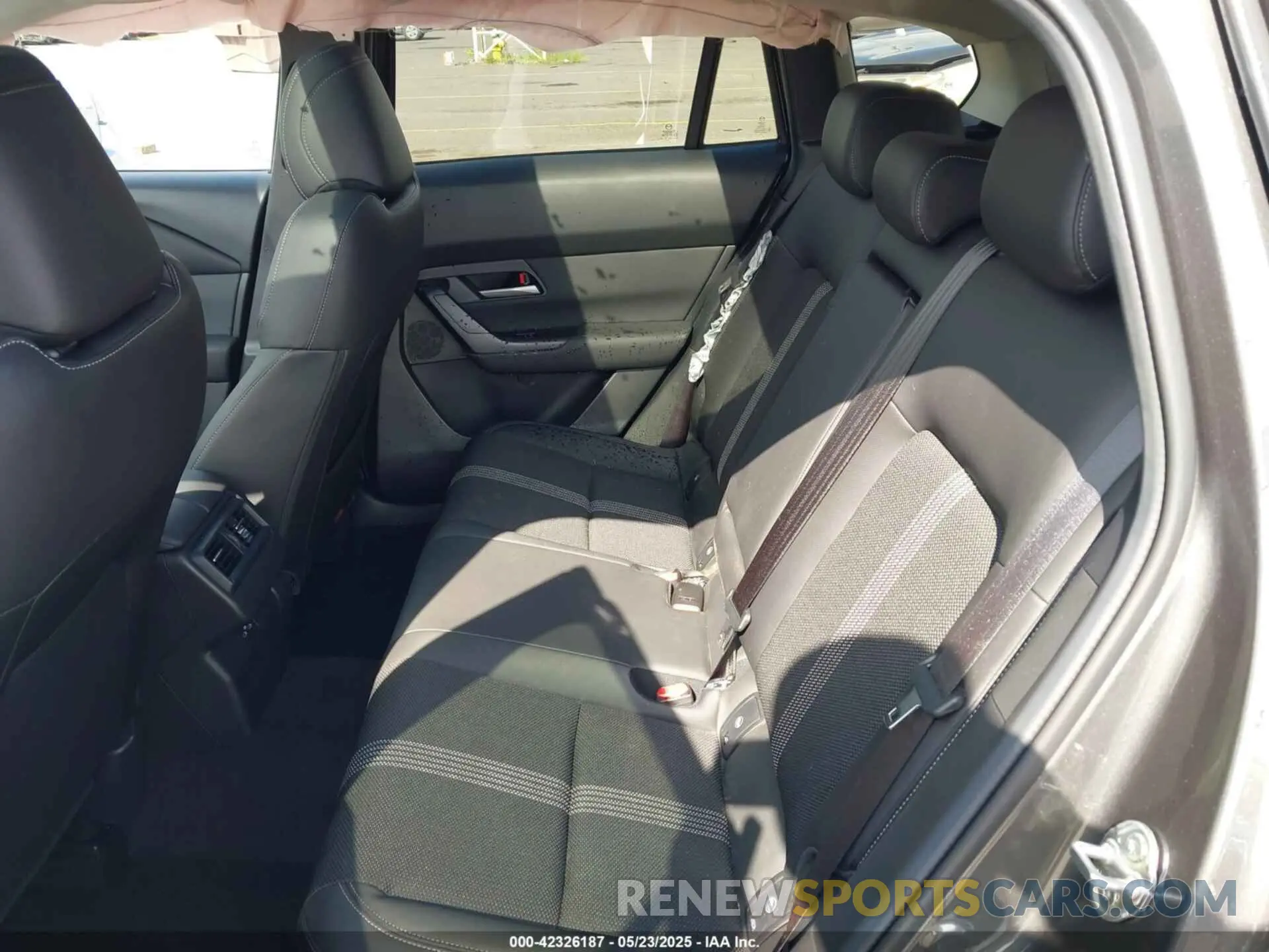 8 Photograph of a damaged car 7MMVABDM3SN313271 MAZDA CX-50 2025