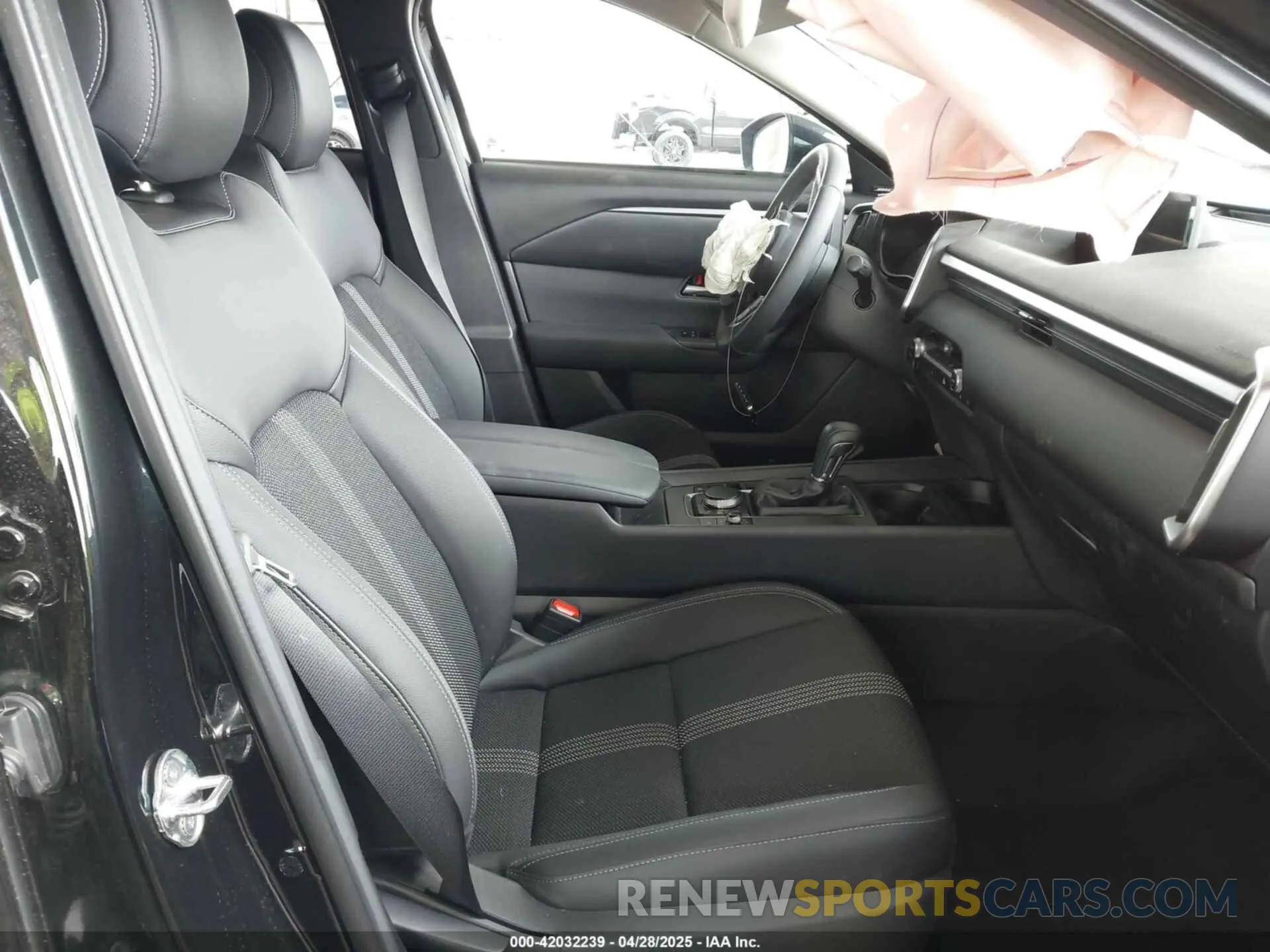 5 Photograph of a damaged car 7MMVABDM7SN316027 MAZDA CX-50 2025