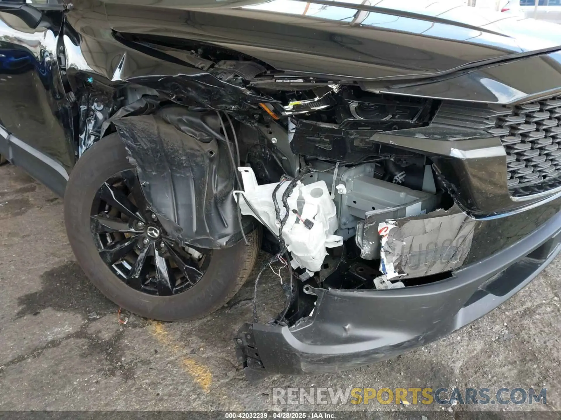 6 Photograph of a damaged car 7MMVABDM7SN316027 MAZDA CX-50 2025