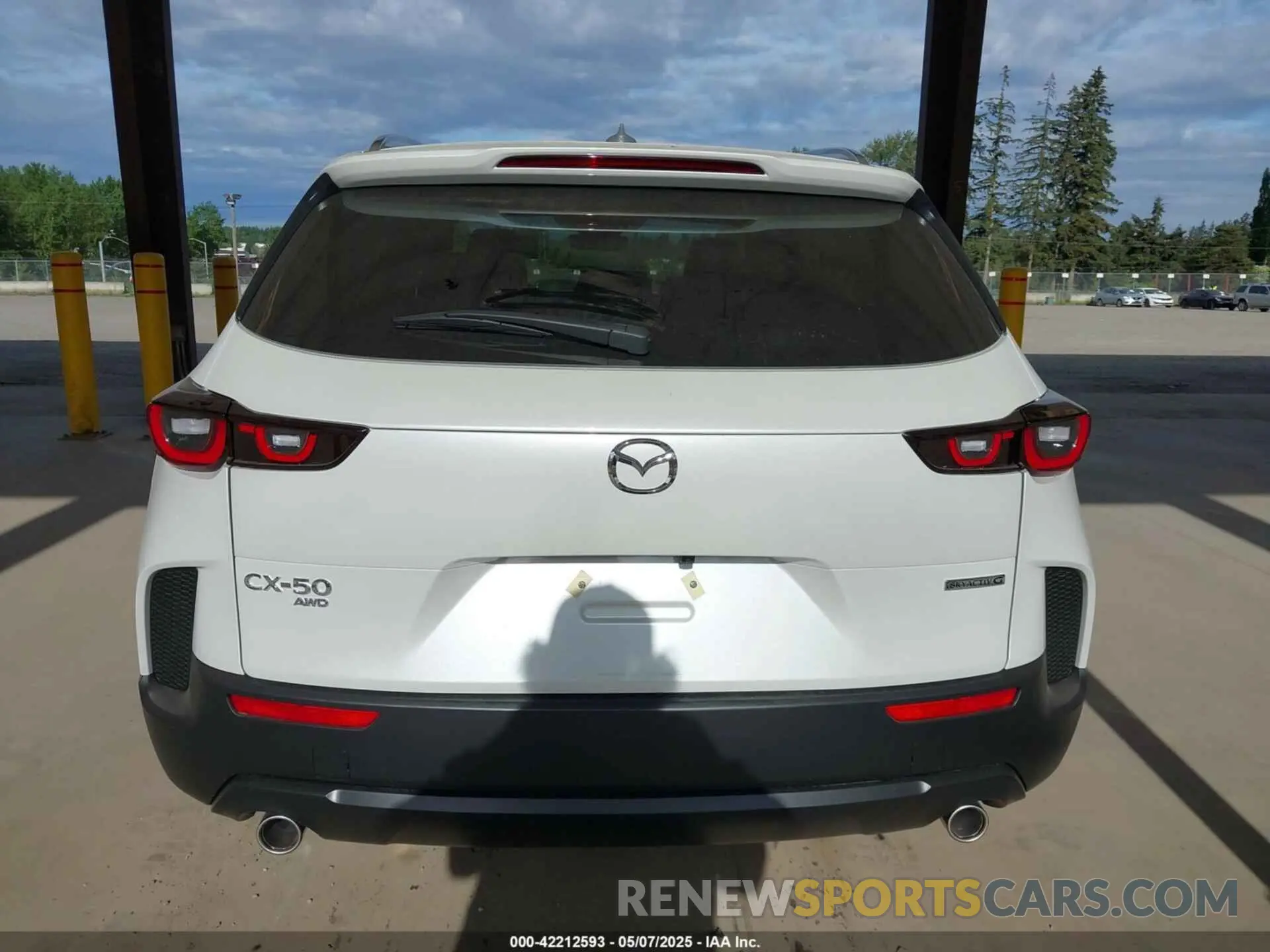16 Photograph of a damaged car 7MMVABDM9SN337431 MAZDA CX-50 2025