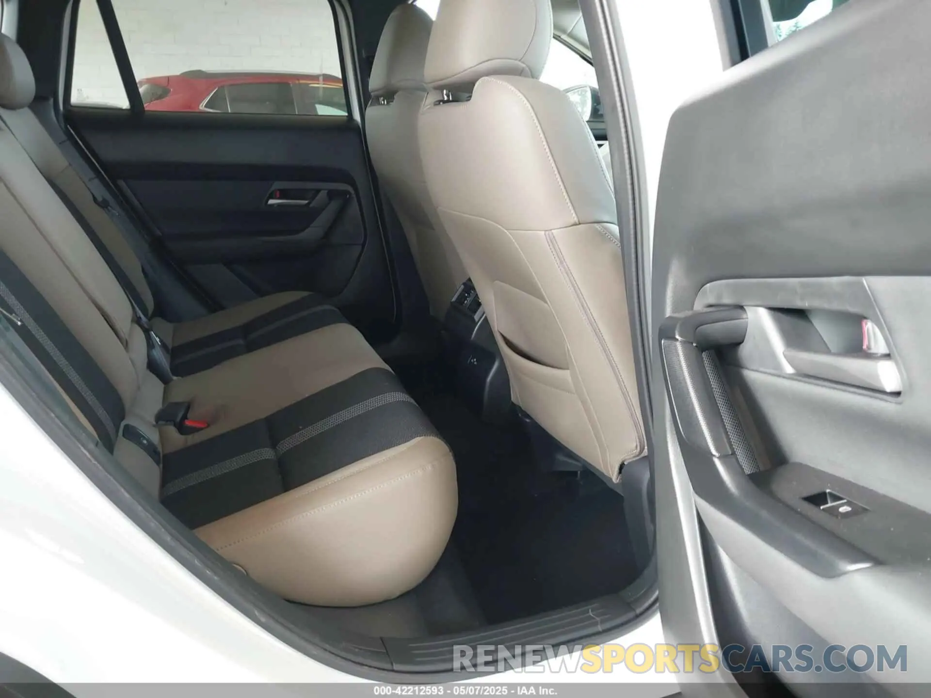 8 Photograph of a damaged car 7MMVABDM9SN337431 MAZDA CX-50 2025