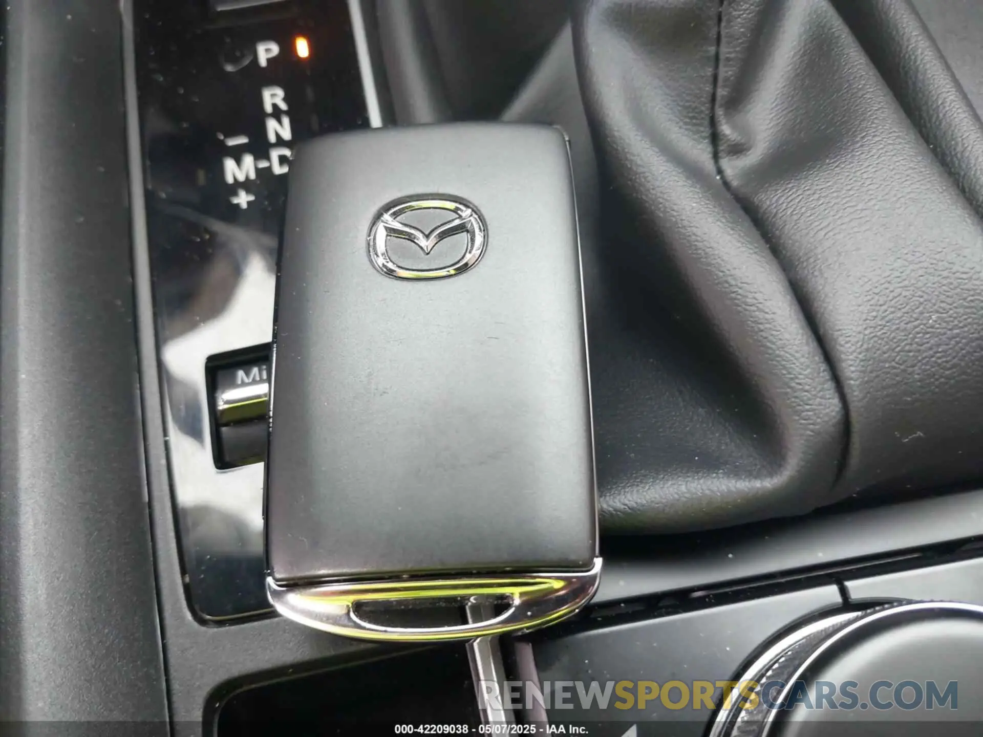 11 Photograph of a damaged car 7MMVABDMXSN316300 MAZDA CX-50 2025