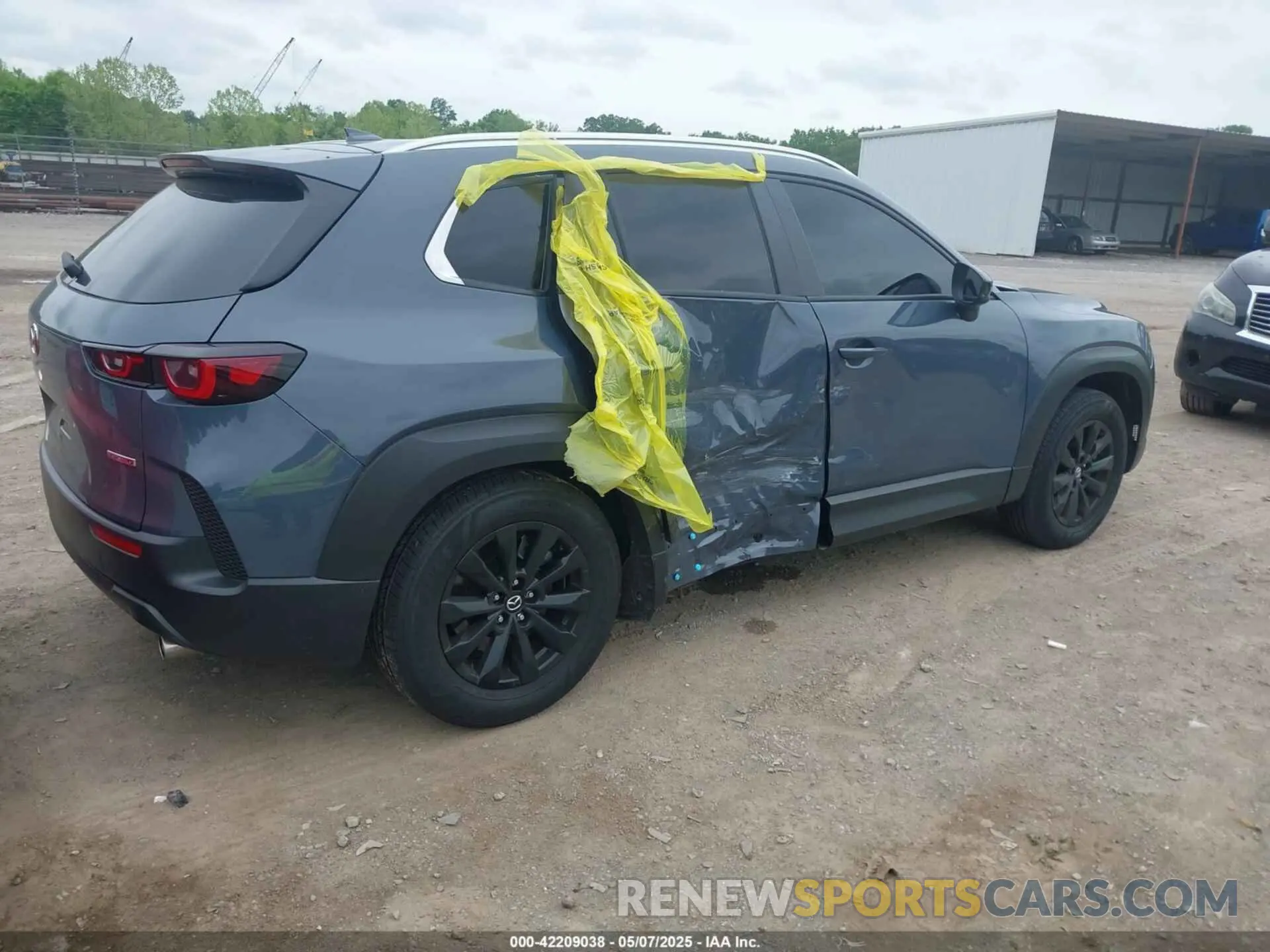 4 Photograph of a damaged car 7MMVABDMXSN316300 MAZDA CX-50 2025