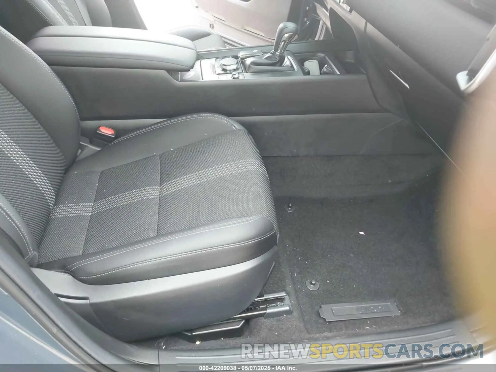 5 Photograph of a damaged car 7MMVABDMXSN316300 MAZDA CX-50 2025