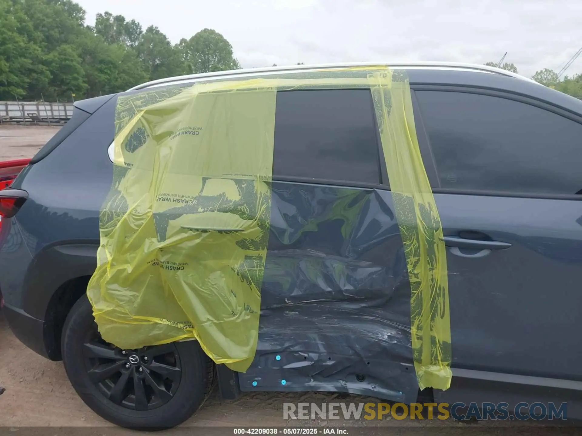 6 Photograph of a damaged car 7MMVABDMXSN316300 MAZDA CX-50 2025