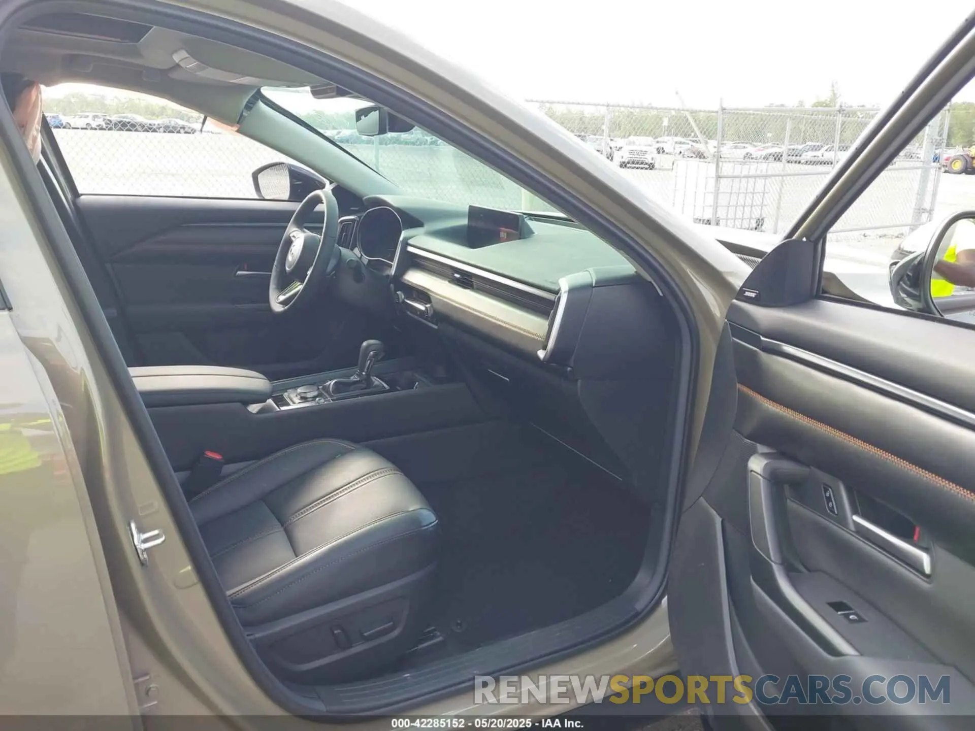5 Photograph of a damaged car 7MMVABDY3SN325066 MAZDA CX-50 2025