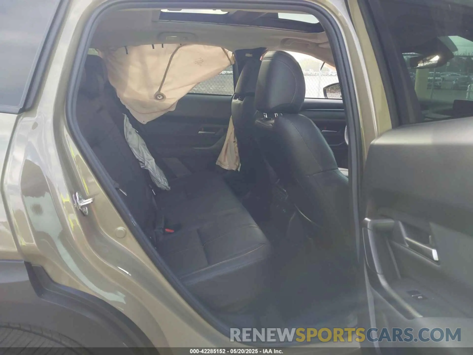 8 Photograph of a damaged car 7MMVABDY3SN325066 MAZDA CX-50 2025