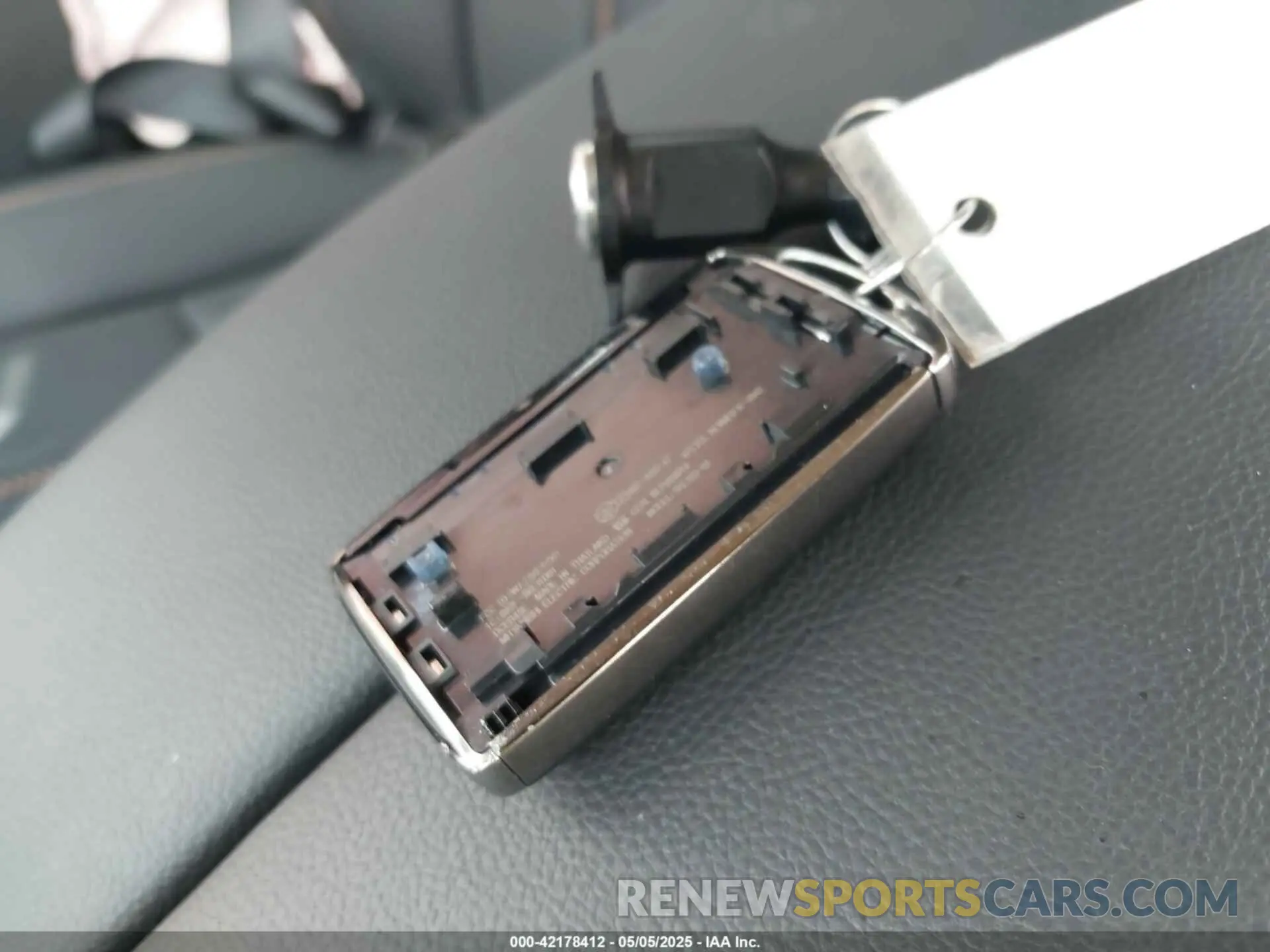 11 Photograph of a damaged car 7MMVABEM5SN318292 MAZDA CX-50 2025