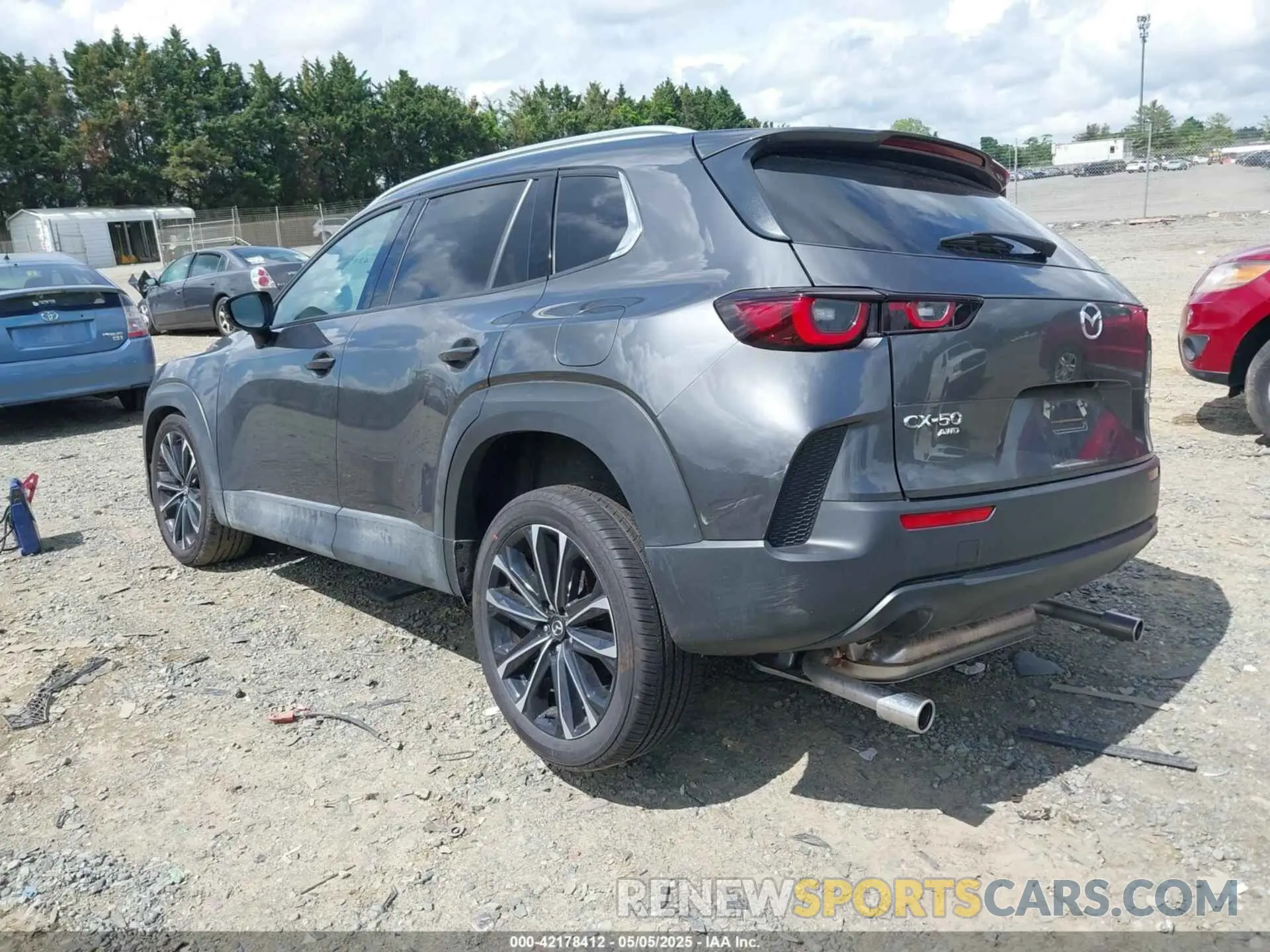 3 Photograph of a damaged car 7MMVABEM5SN318292 MAZDA CX-50 2025