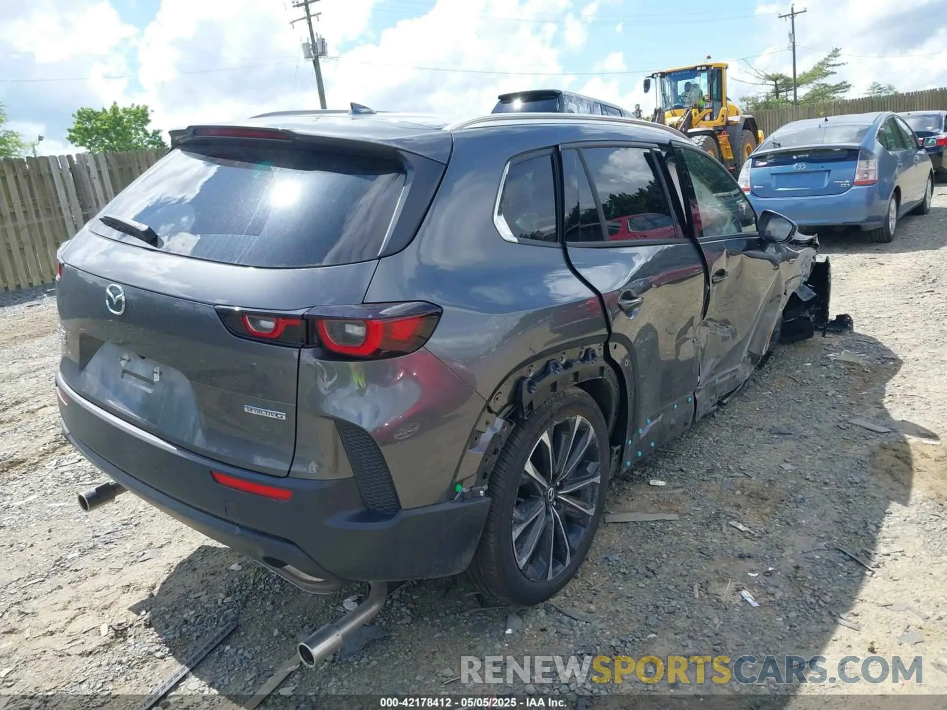 4 Photograph of a damaged car 7MMVABEM5SN318292 MAZDA CX-50 2025