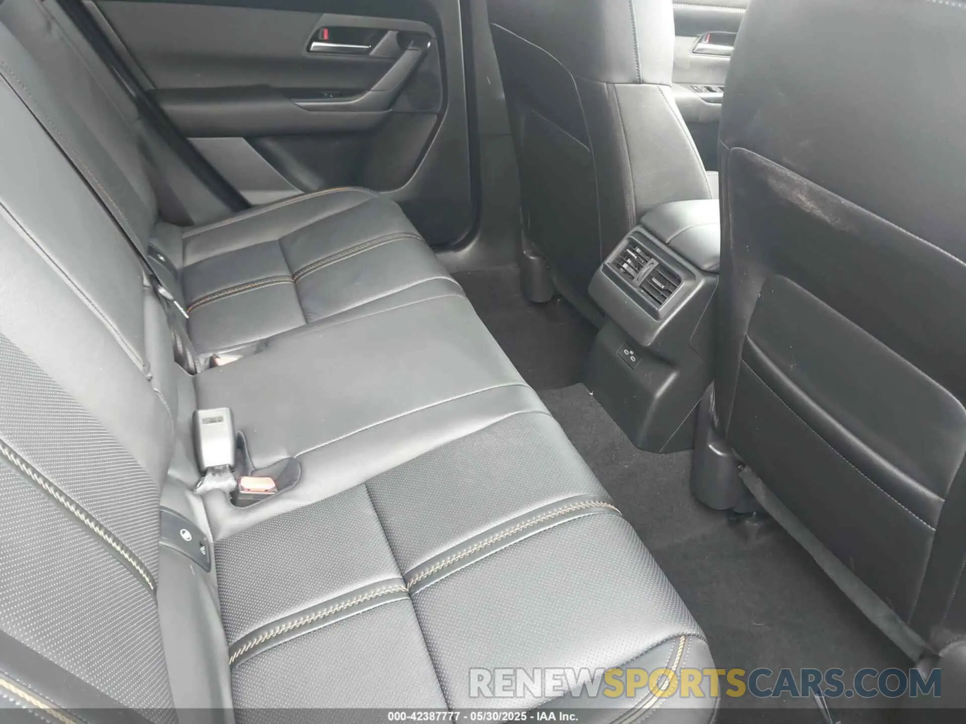 8 Photograph of a damaged car 7MMVABEM6SN359577 MAZDA CX-50 2025