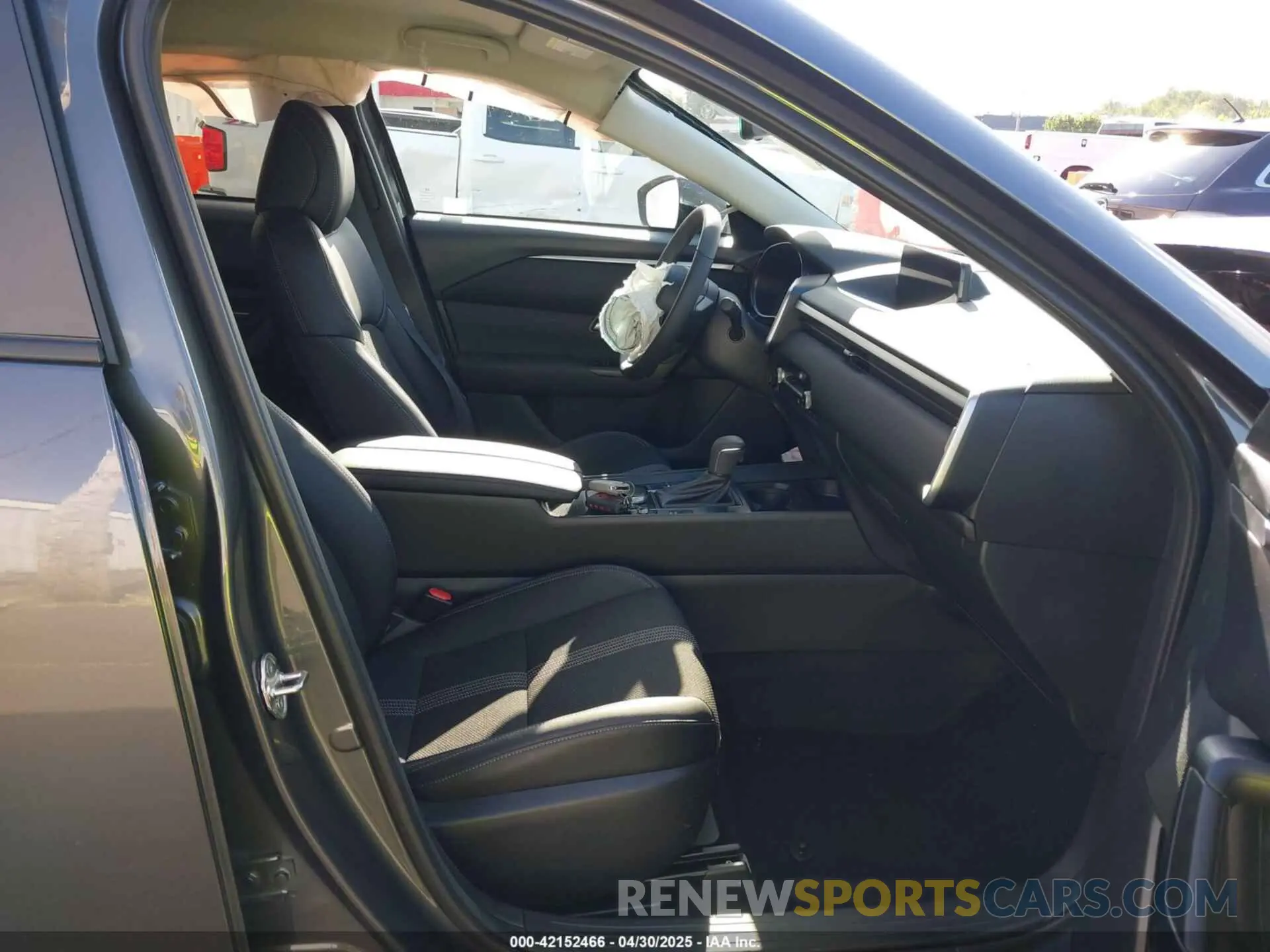 5 Photograph of a damaged car 7MMVAABW7SN100421 MAZDA CX-50 HYBRID 2025
