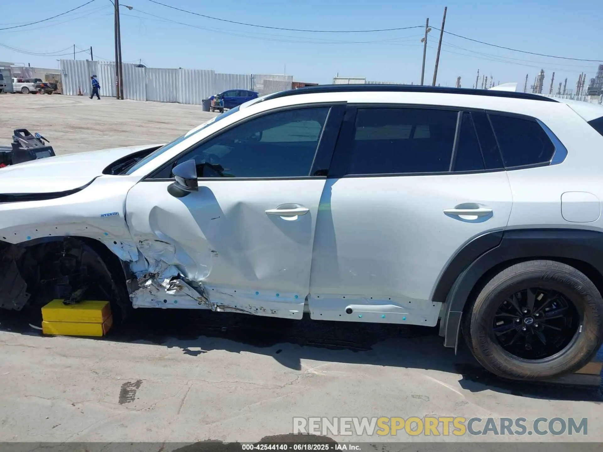 13 Photograph of a damaged car 7MMVAADW3SN109713 MAZDA CX-50 HYBRID 2025
