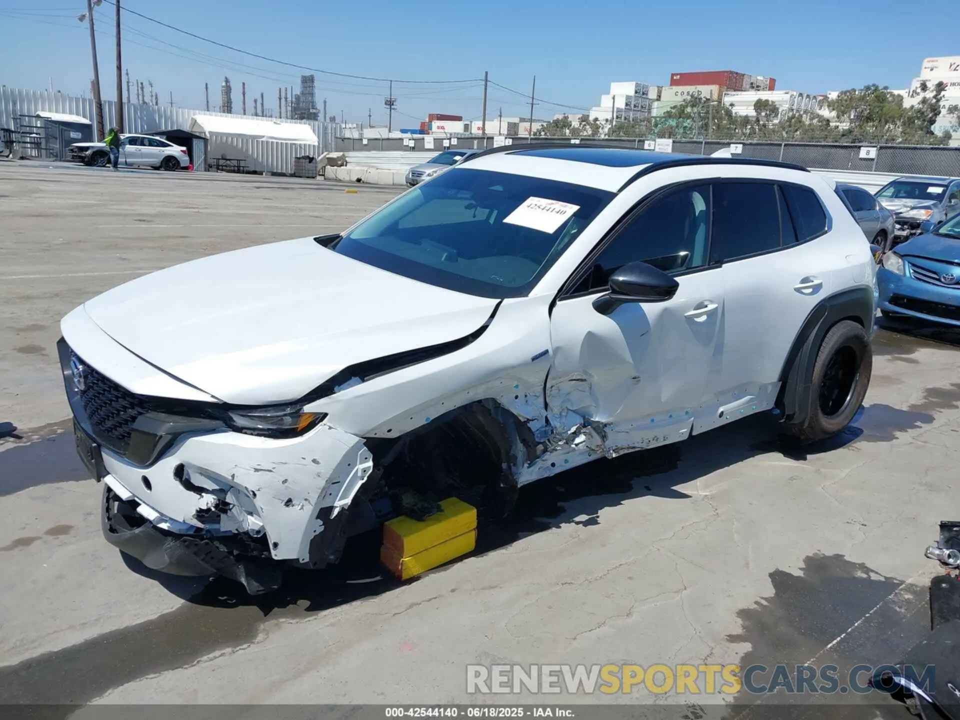 2 Photograph of a damaged car 7MMVAADW3SN109713 MAZDA CX-50 HYBRID 2025