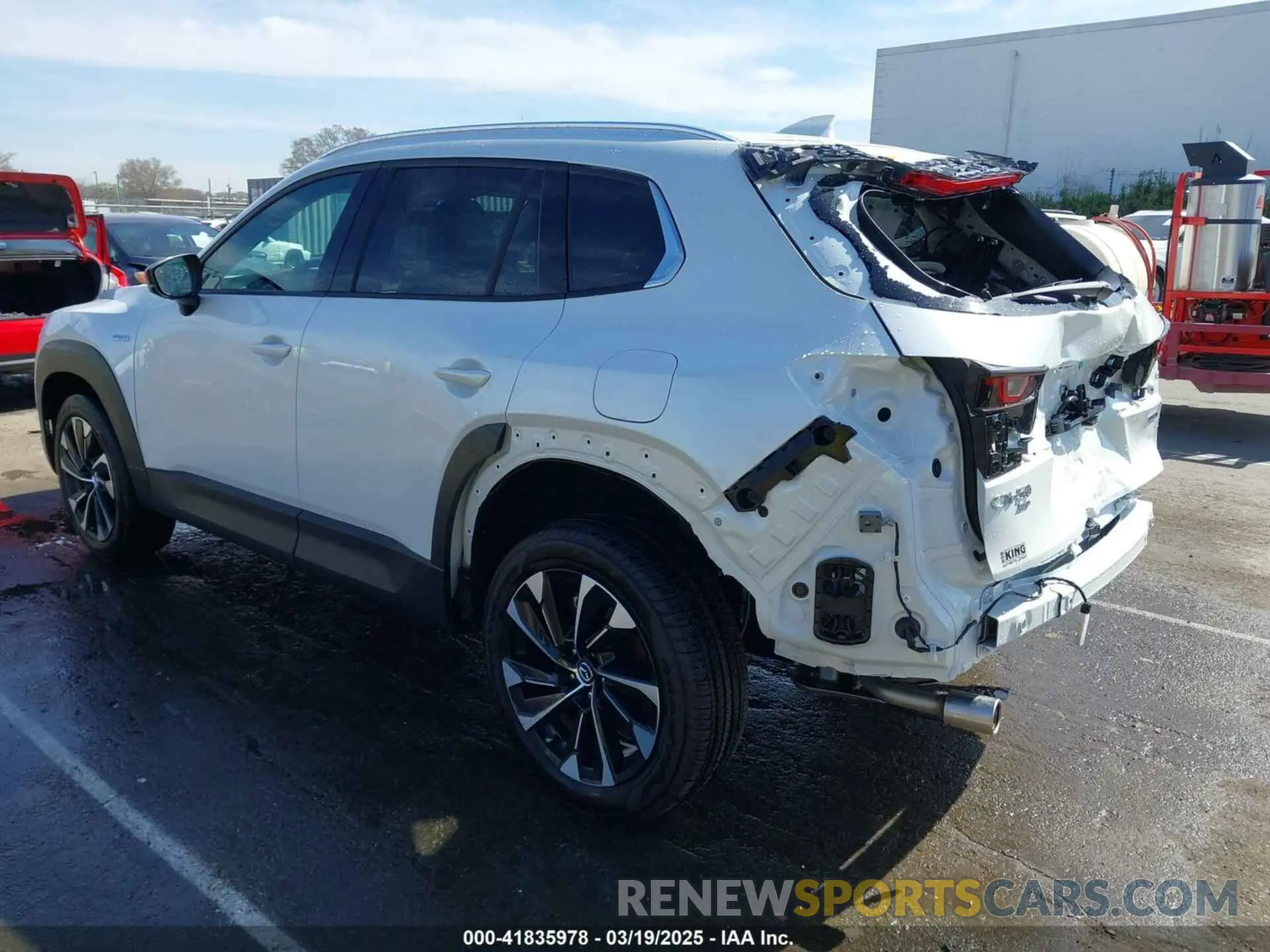 3 Photograph of a damaged car 7MMVAAEW6SN102771 MAZDA CX-50 HYBRID 2025