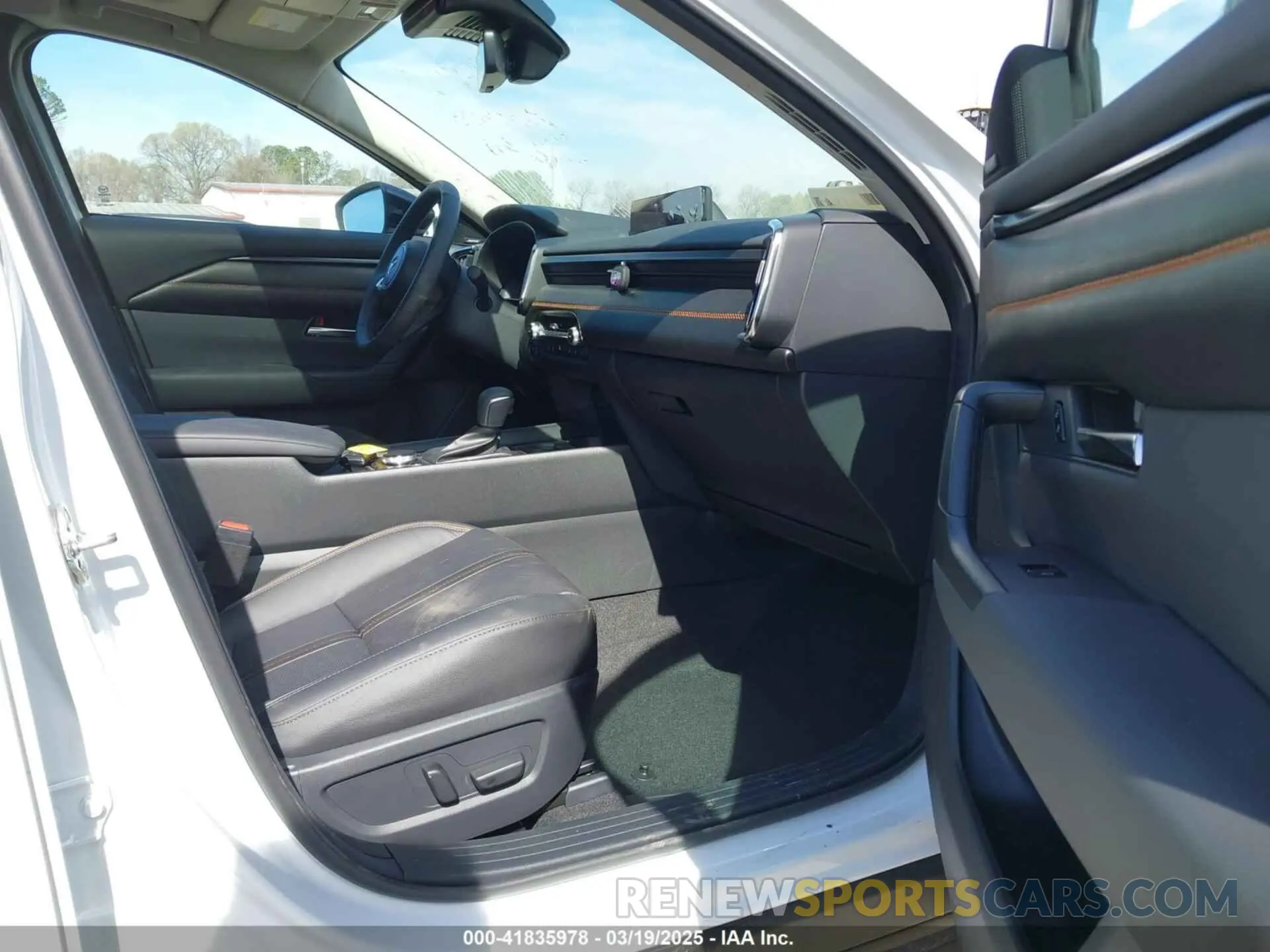 5 Photograph of a damaged car 7MMVAAEW6SN102771 MAZDA CX-50 HYBRID 2025