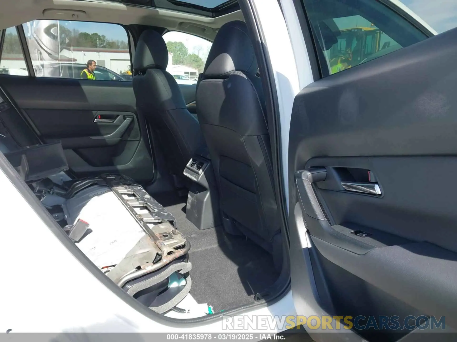 8 Photograph of a damaged car 7MMVAAEW6SN102771 MAZDA CX-50 HYBRID 2025